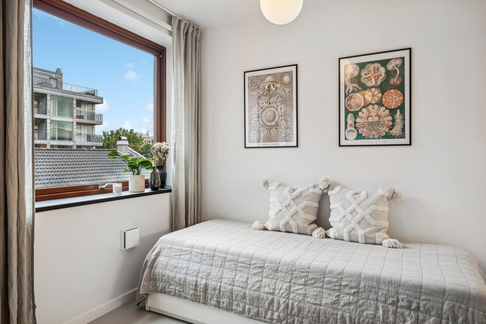 Det er satt inn nye ventiler under vinduer. Galleribilde