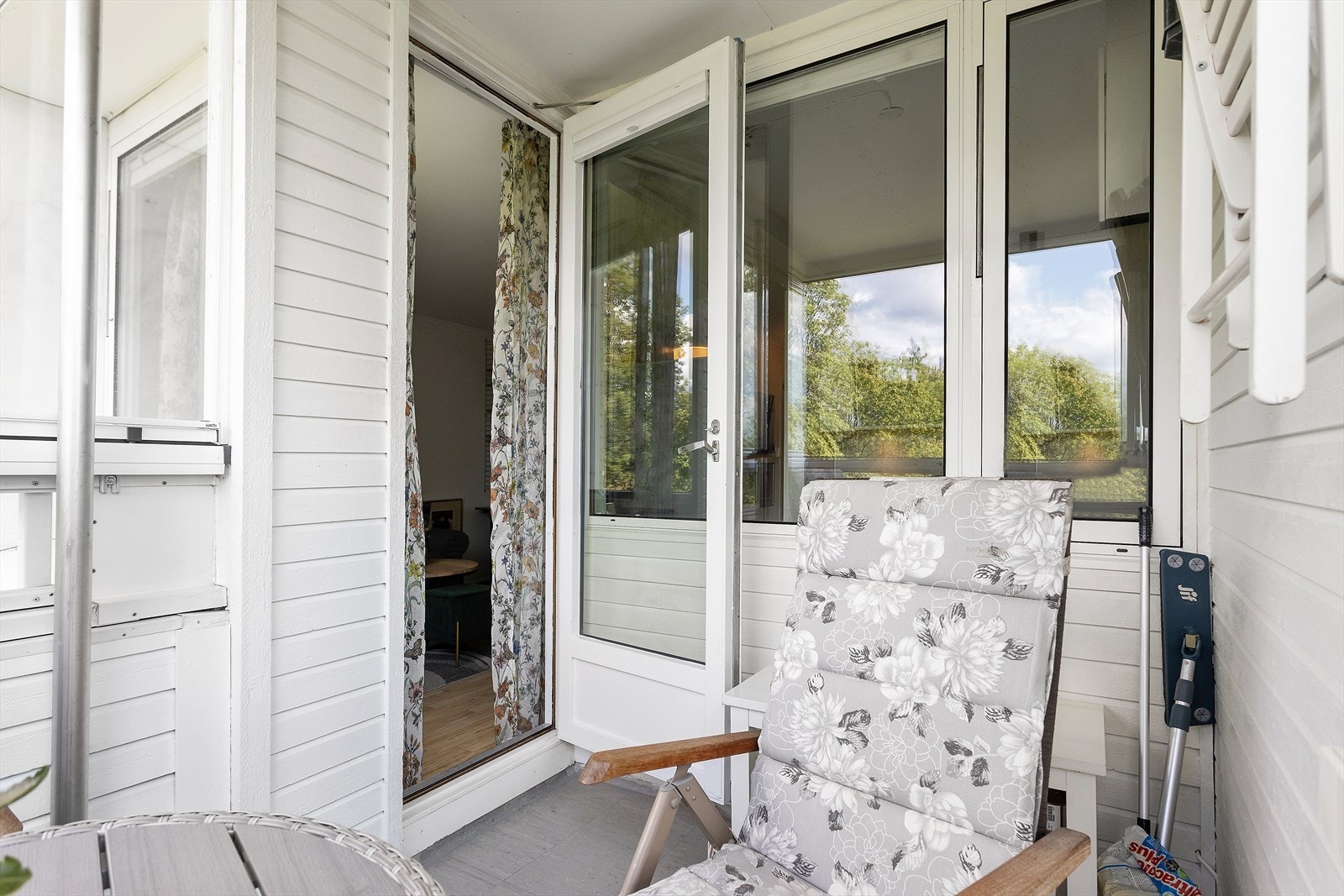 På balkongen kan man sitte og nyte late dager. Galleribilde