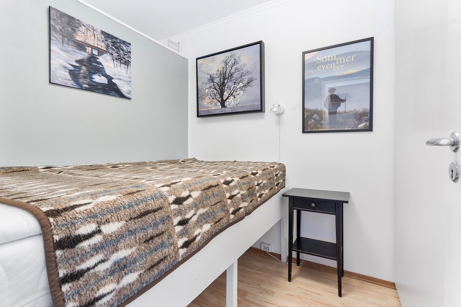 Det er plassmontert seng på sovealkoven. Galleribilde