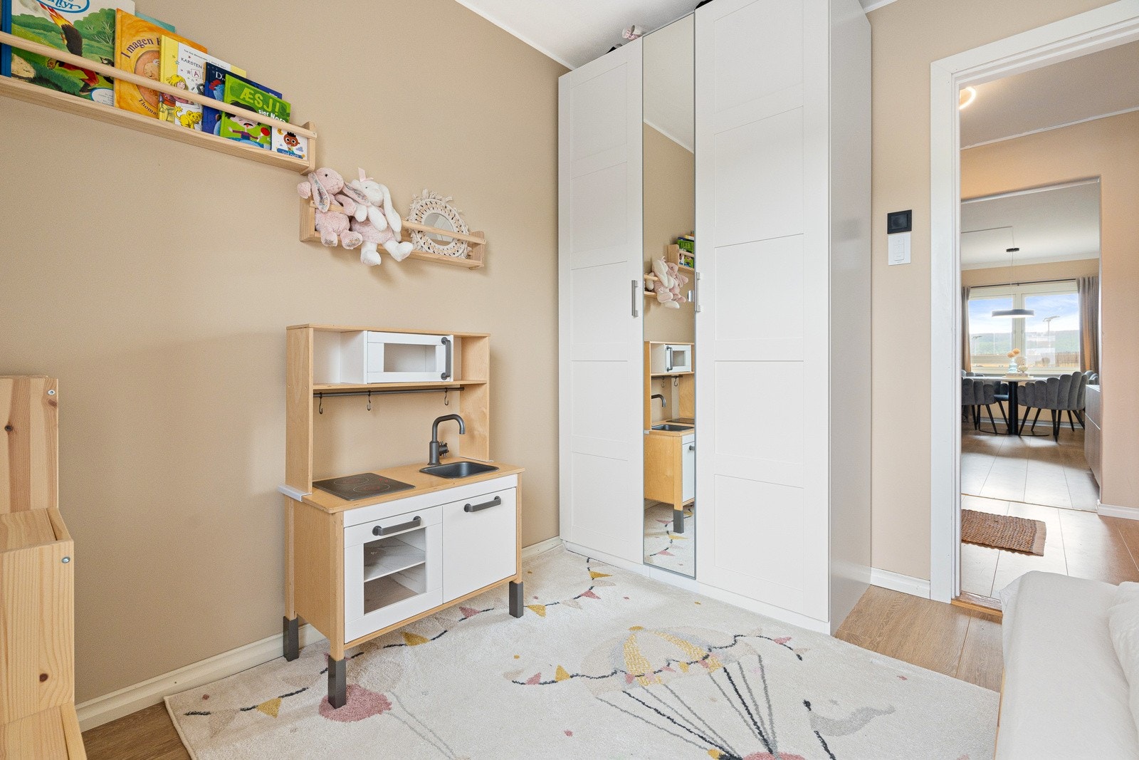 Rommet egner seg godt som f.eks. barnerom, gjesteværelse eller hjemmekontor. Galleribilde