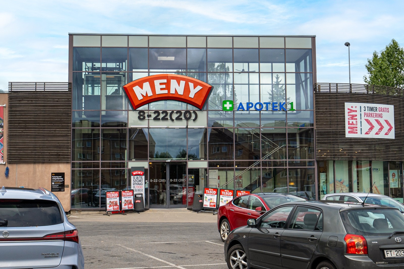 Fra leiligheten er det kort vei til en rekke butikker og servicetilbud. Galleribilde