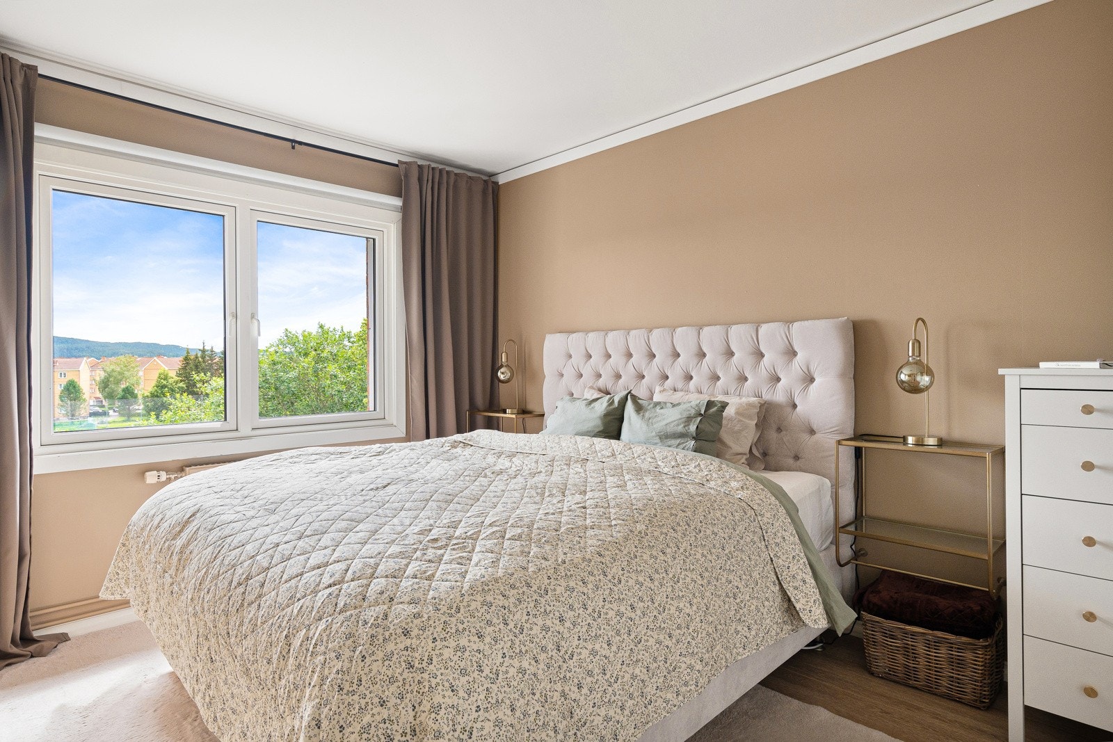 Soverommet er holdt i moderne farge som står i stil med resten av leiligheten. Galleribilde