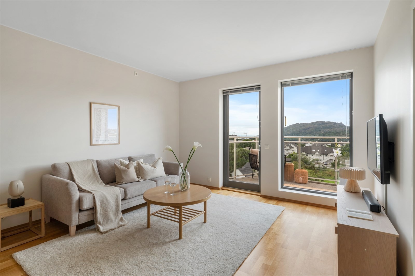 - Leiligheten har et BRA på 72m² og inneholder stue, kjøkken, 2 soverom, kontor, bad, bod/teknisk rom og gang - Galleribilde