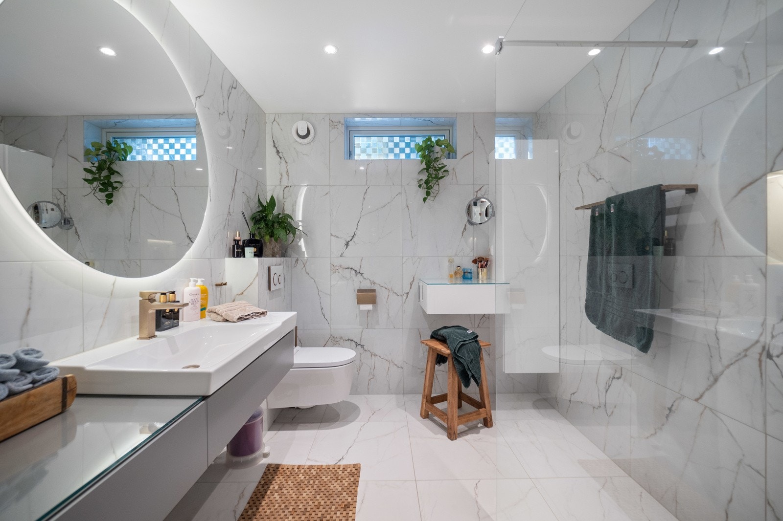 Delikat flislagt bad nytt fra 2022 Galleribilde