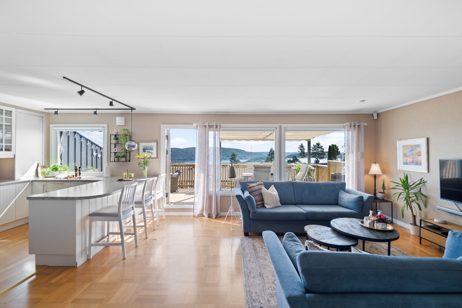 Boligen ligger med fin utsikt ned mot Oslofjorden og innover mot Oslo Galleribilde