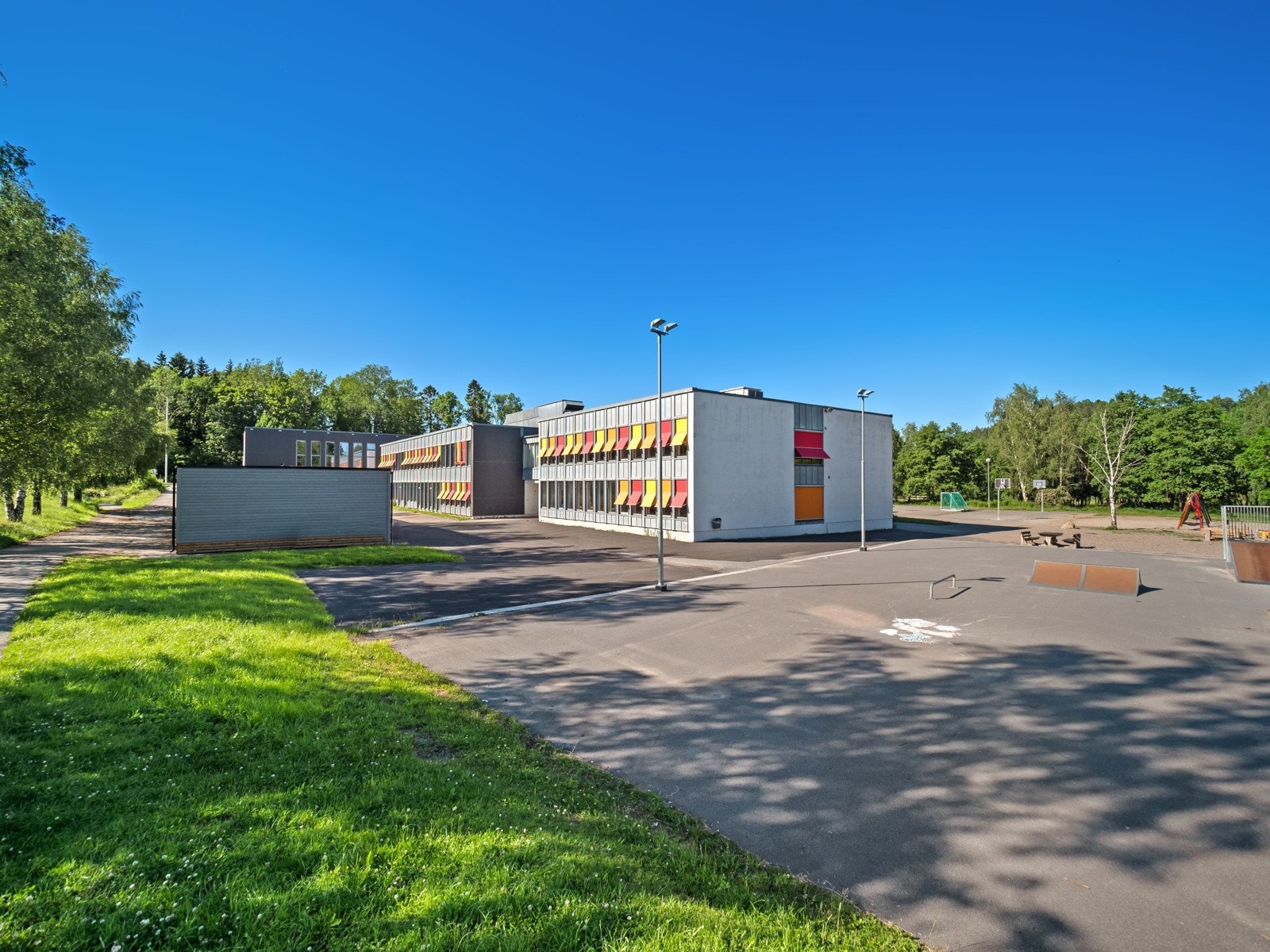 Barne- og ungdomsskole på Sætre Galleribilde