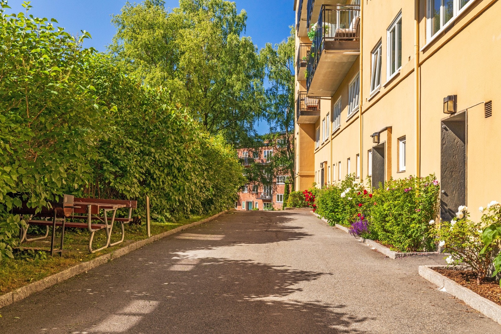 Flere hyggelige uteområder til bruk for beboerne. Galleribilde