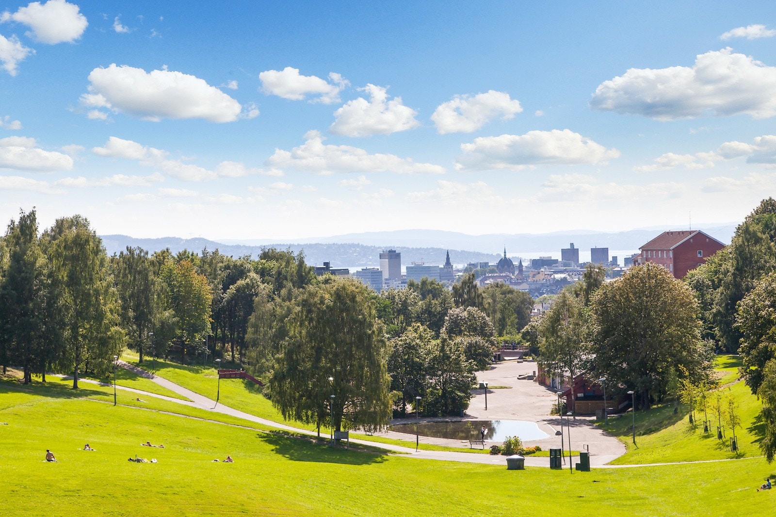 Flere rekreasjonsområder som Torshovdalen, Ola Narr, Torshovparken, Sofienbergparken og Botanisk Hage ligger kun en liten gåtur unna. Galleribilde