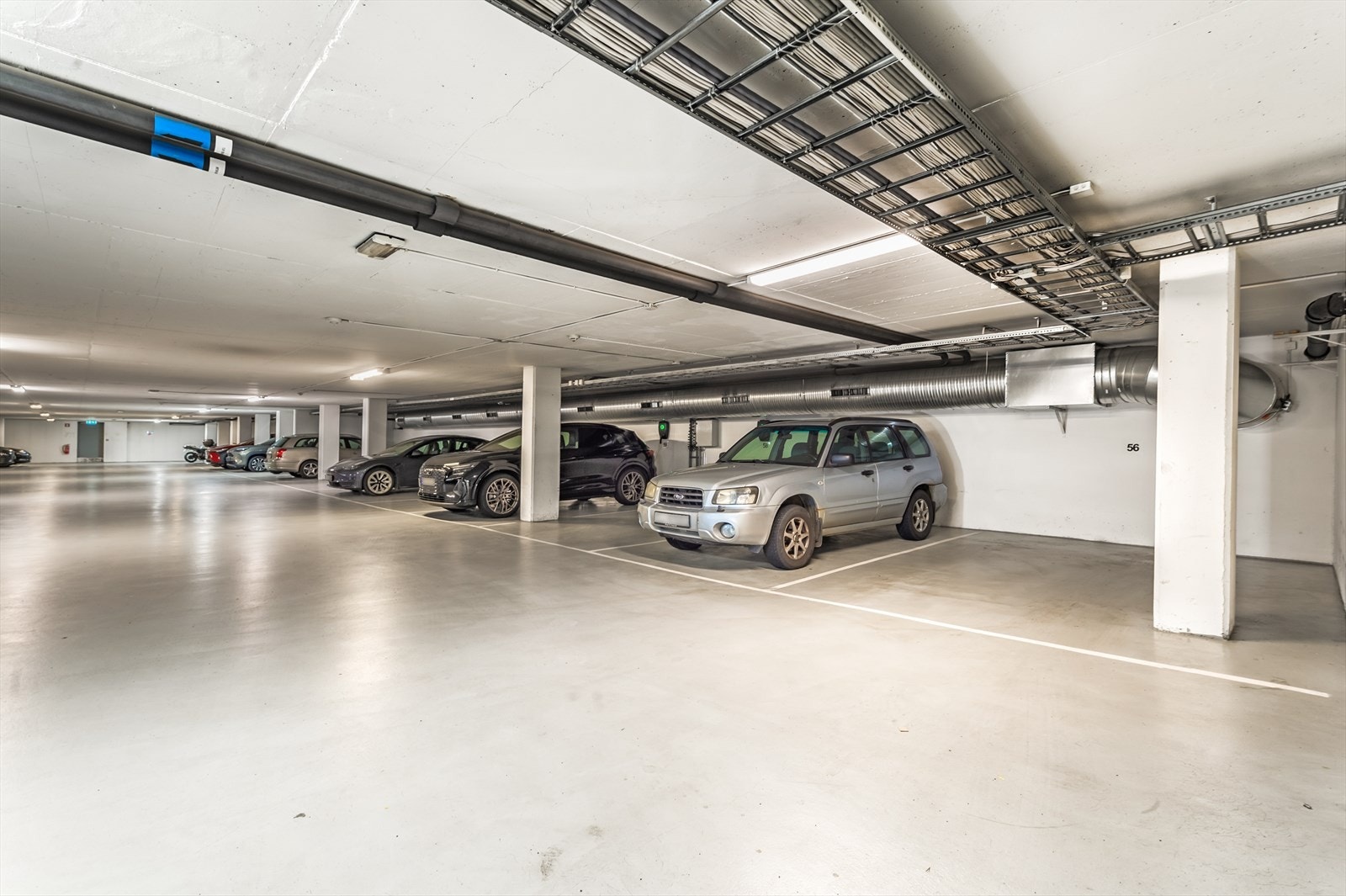 Leiligheten disponerer én oppstillingsplass i felles garasjeanlegg. Mulighet for montering av elbillader Galleribilde