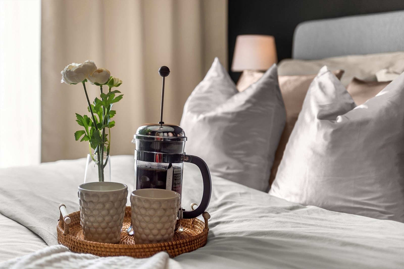 Alle vinduer har innvendig solskjerming. Hele leiligheten har smartbelysning Galleribilde