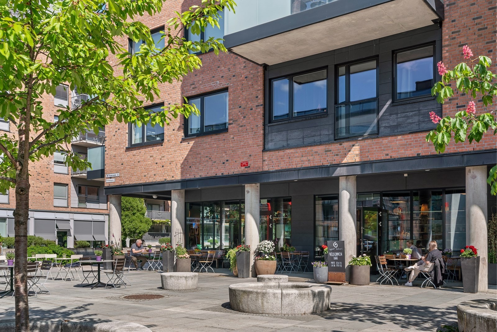 Kværnerbyen har apotek, frisør, treningssenter og Kiwi innen 10meter fra boligen. Åpent bakeri er alltid populært Galleribilde