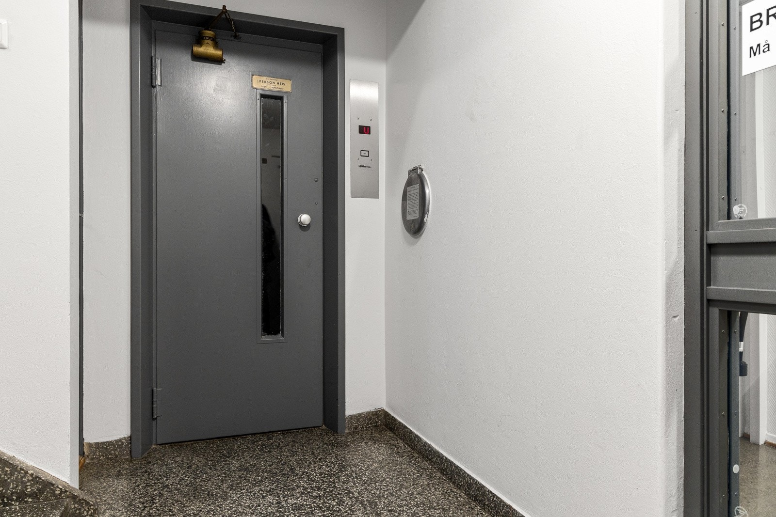 Det er heis i bygget. Galleribilde