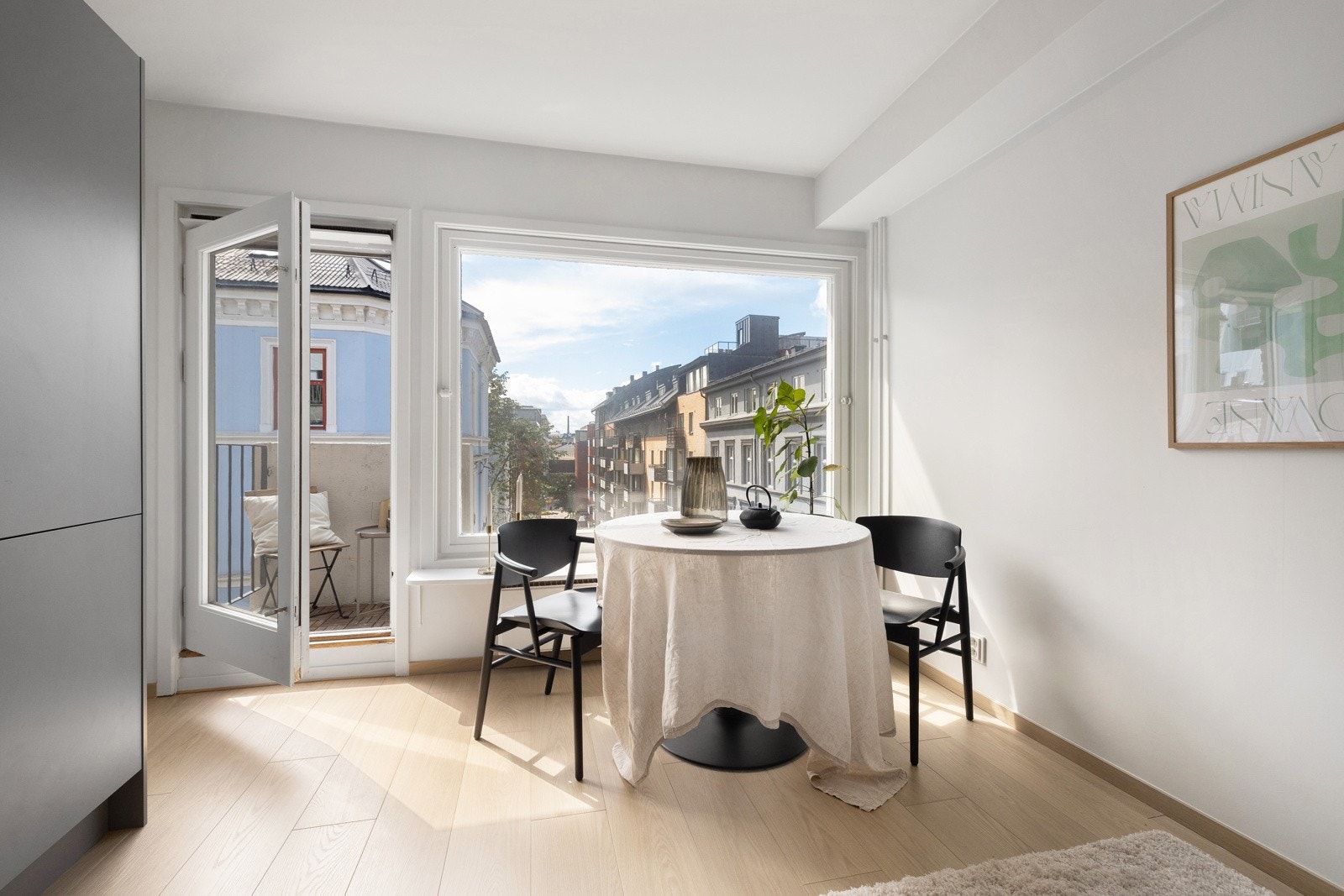 Hele leiligheten er totaloppusset i 2023. En av leilighetene i bygget med best internbeliggenhet. Galleribilde