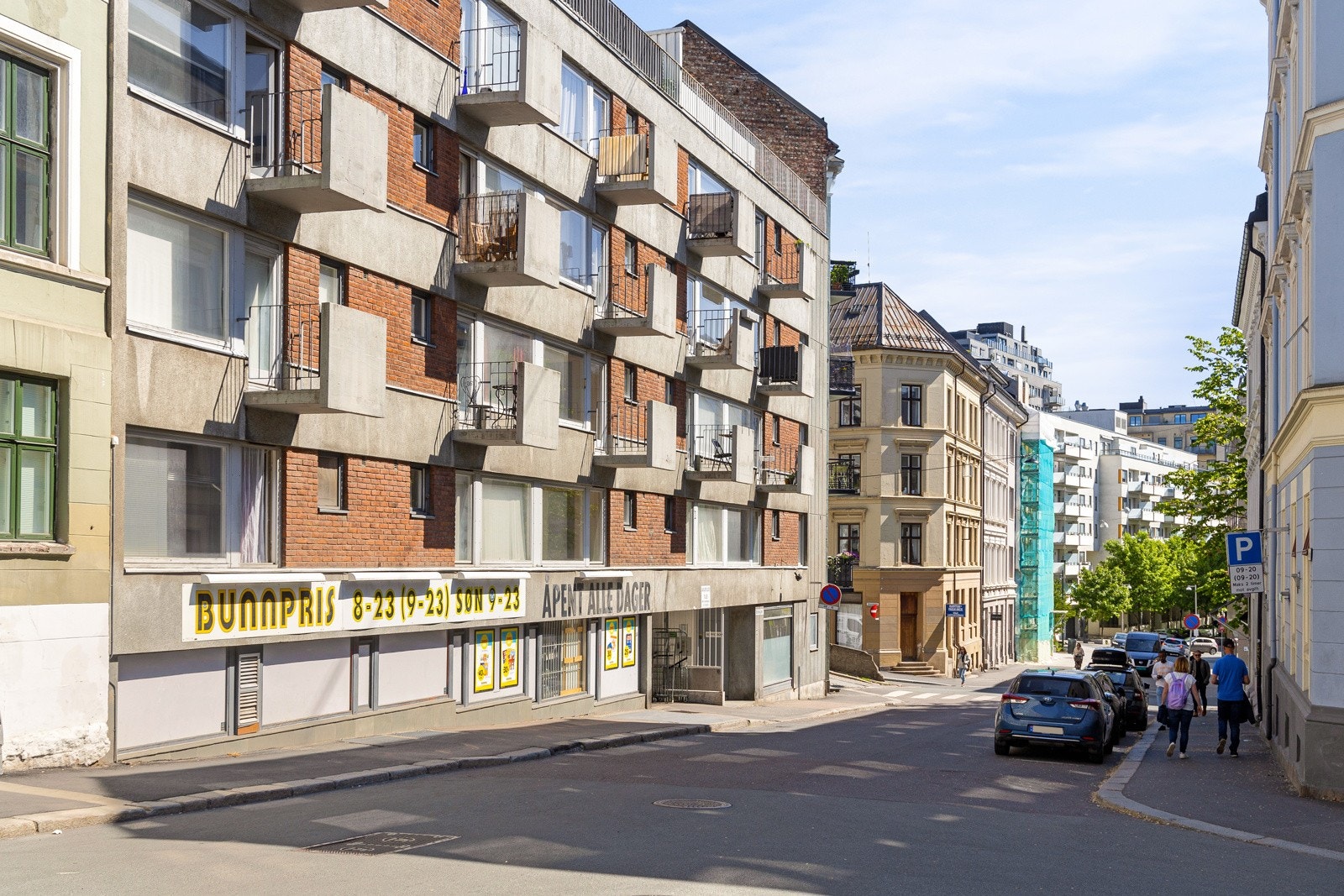 Attraktiv beliggenhet i Sofies gate med alt av servicetilbud i kort gangavstand. Galleribilde