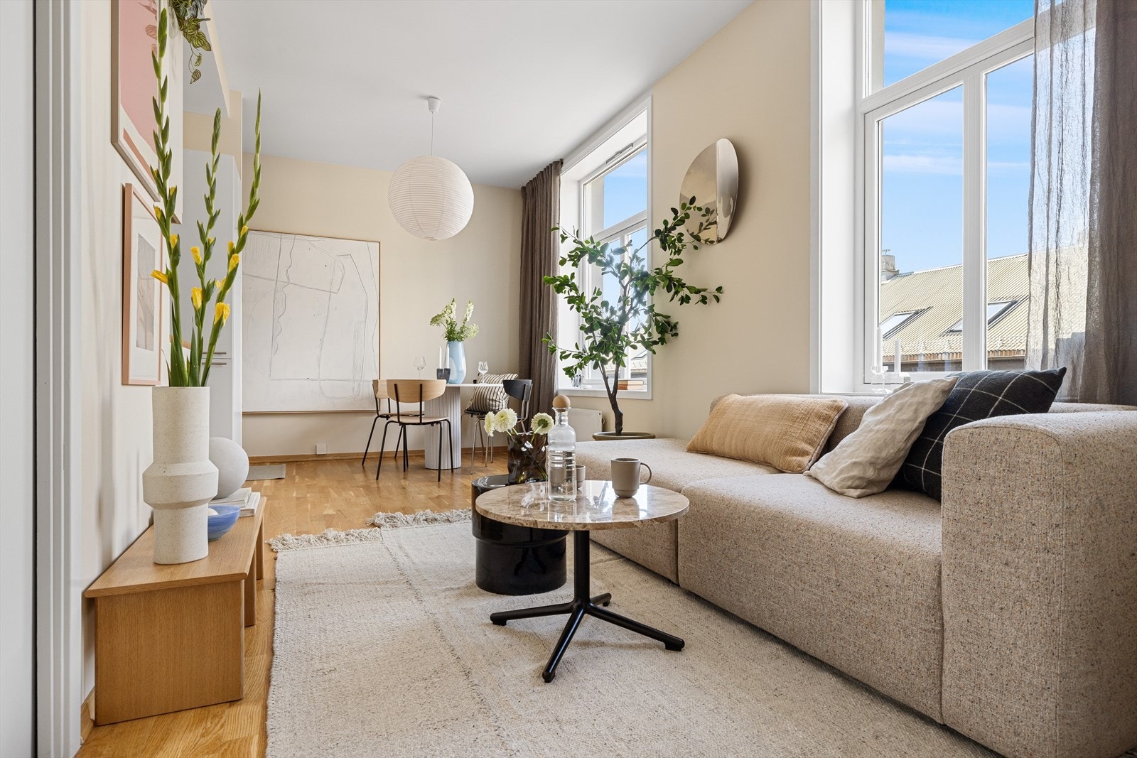 - Takhøyden er målt til ca. 2,76 meter - Galleribilde