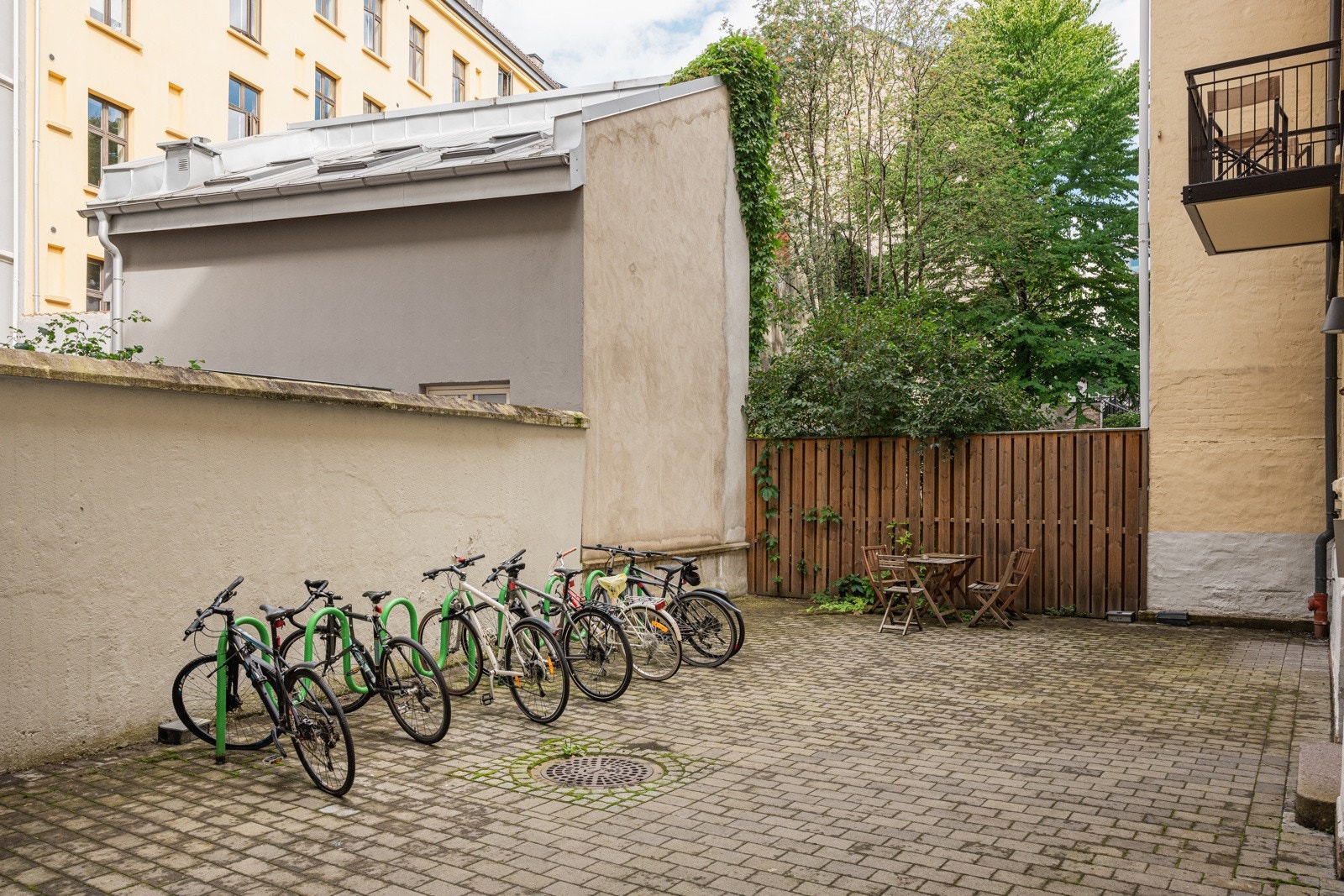 Du kan enkelt parkere sykkelen på borettslagets fellesarealer Galleribilde