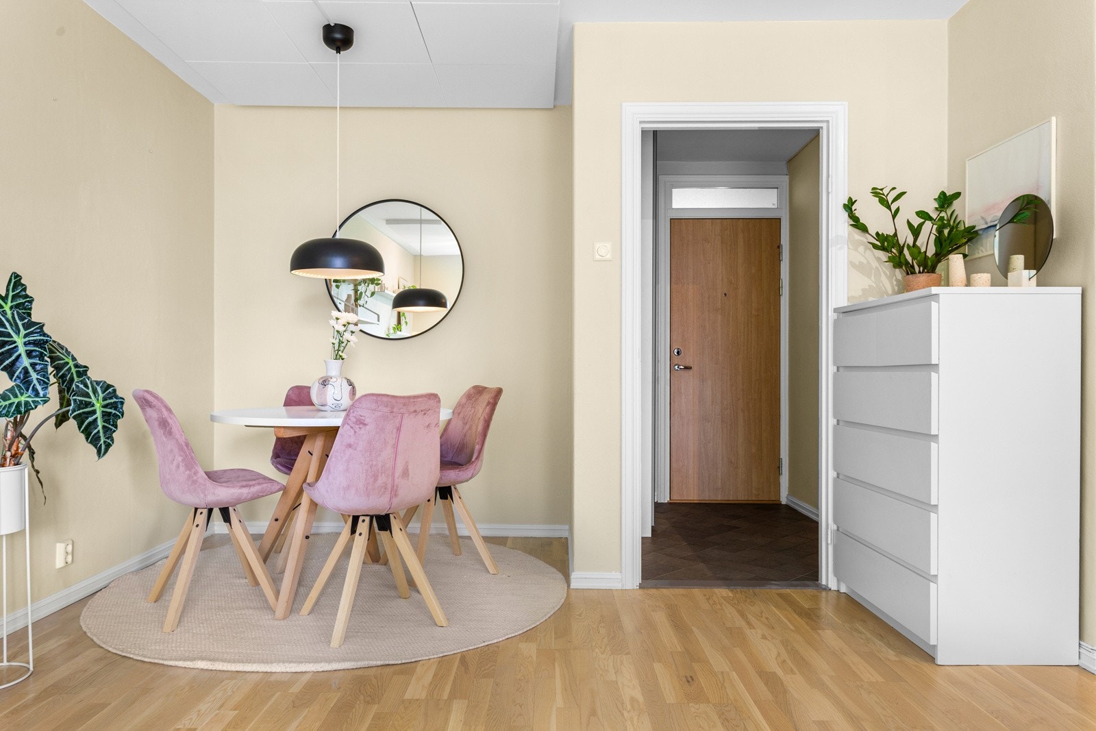 Leiligheten disponerer en bod i kjeller på ca. 3m². Borettslaget har også ekstra bodplass til leie for beboere (Se salgsoppgave for mer info). Galleribilde