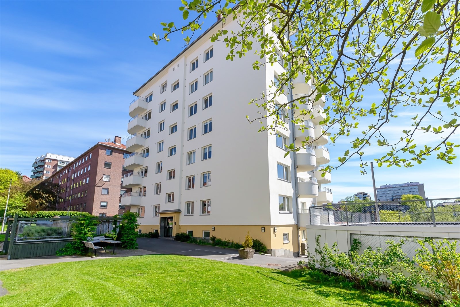 Borettslaget har garasjeplasser til leie etter venteliste. Galleribilde