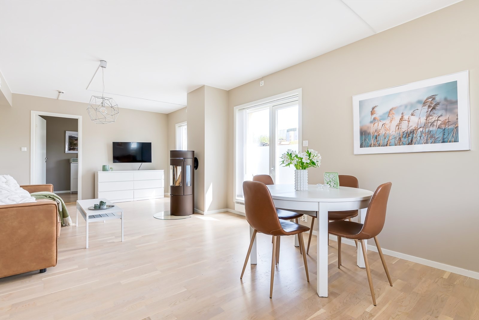 Det er god plass til å invitere på en hyggelig middag. Galleribilde