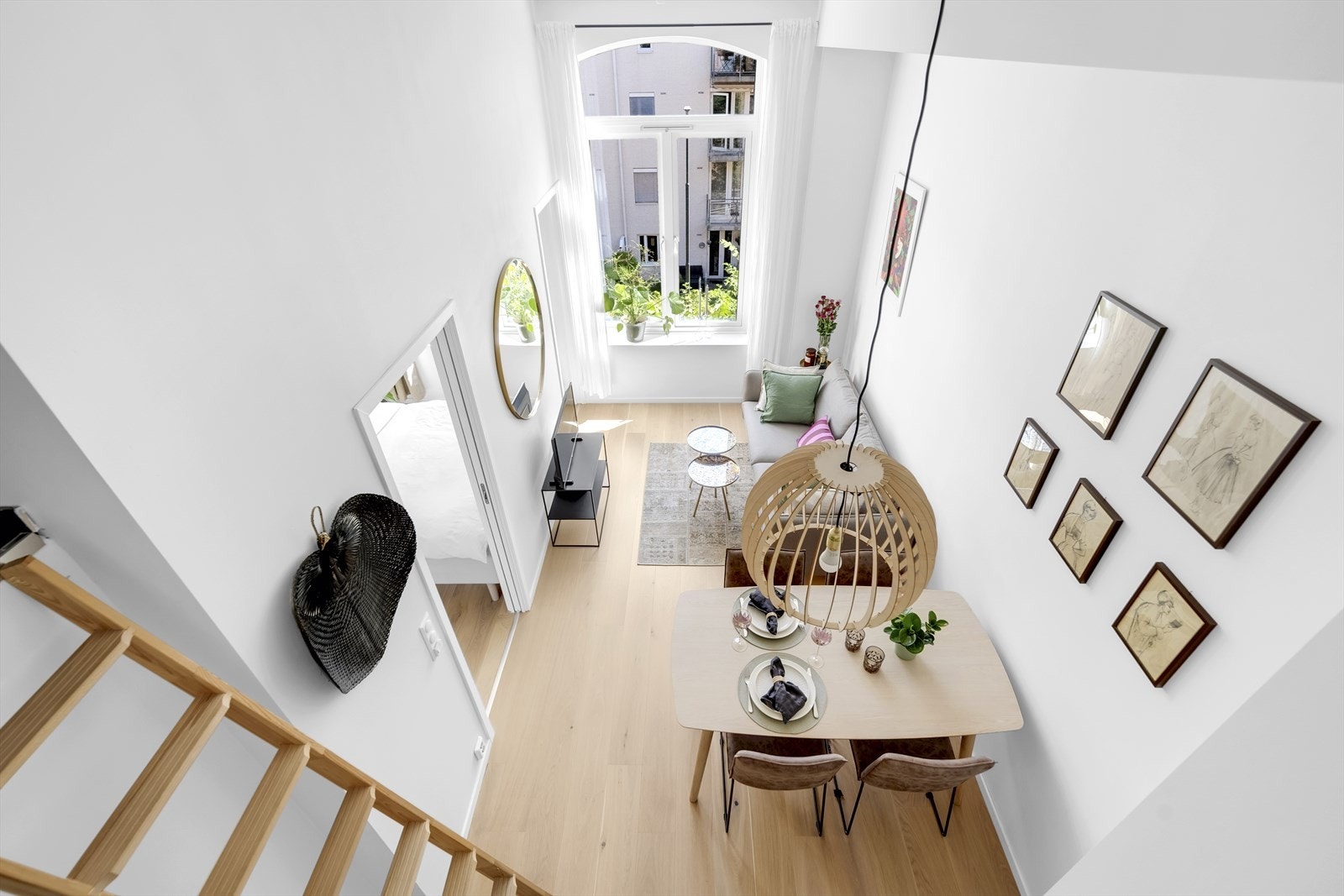 STILIG 2-ROMS MED UNIKTAKHØYDE OG HEMS! VELKOMMEN TIL ALNAGATA 11! Galleribilde