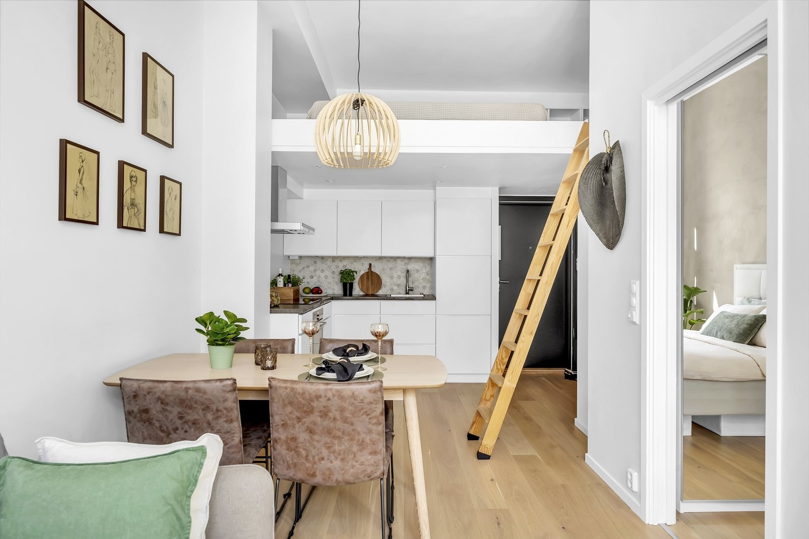 Boligen varmes opp av elektrisk gulvvarme i alle rom. Elektrisk gulvvarme på bad. Selger opplyser å ha et årlig strømforbruk på ca. 5394 kWh. Energiforbruket vil variere fra husstand til husstand. Galleribilde