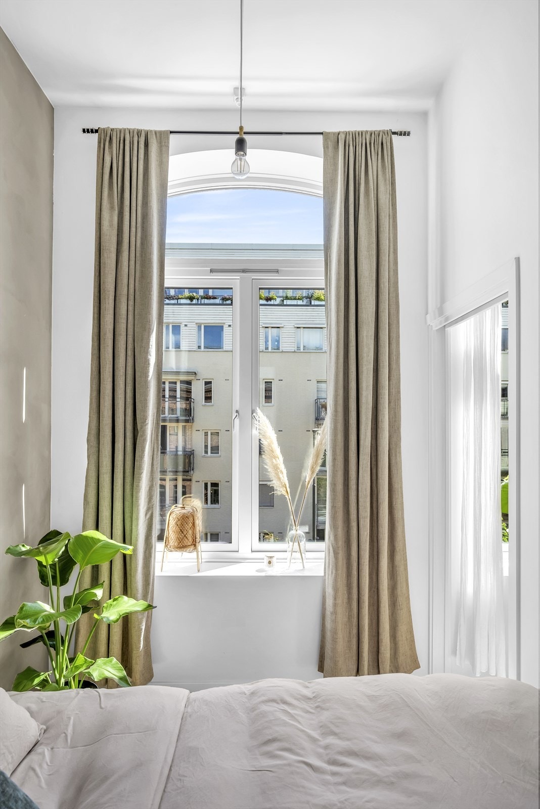 Soverommet oppleves som luftig og lyst. Galleribilde