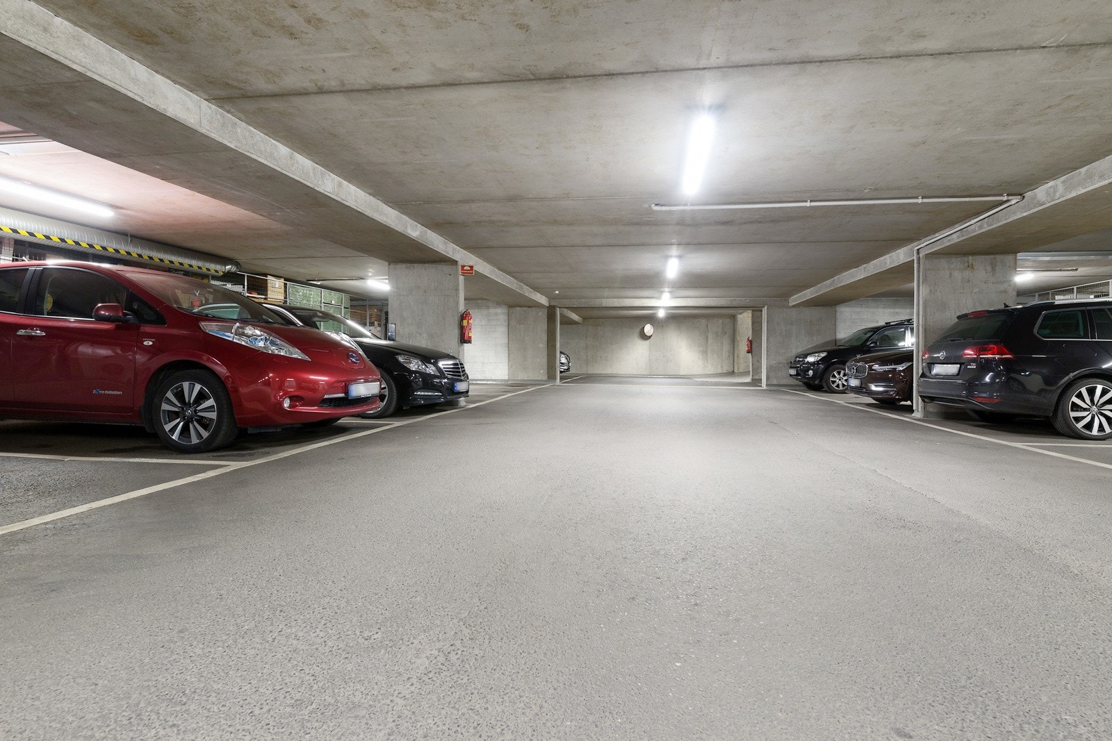 Det er gode muligheter for privat leie av garasjeplass i oppvarmet garasjeanlegg. Galleribilde