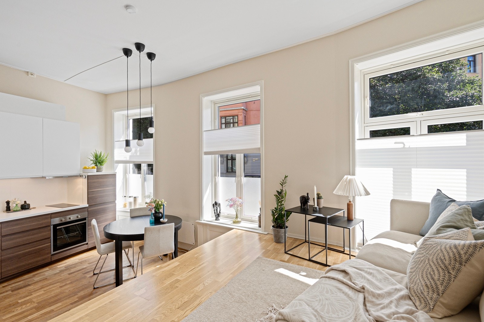 Leiligheten fremstår som velholdt med lyse, delikate fargevalg. Galleribilde