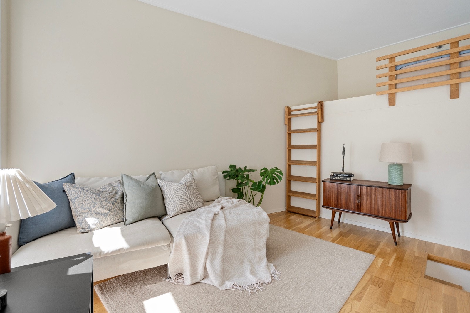 Fra stuen er det adkomst til hems. Galleribilde