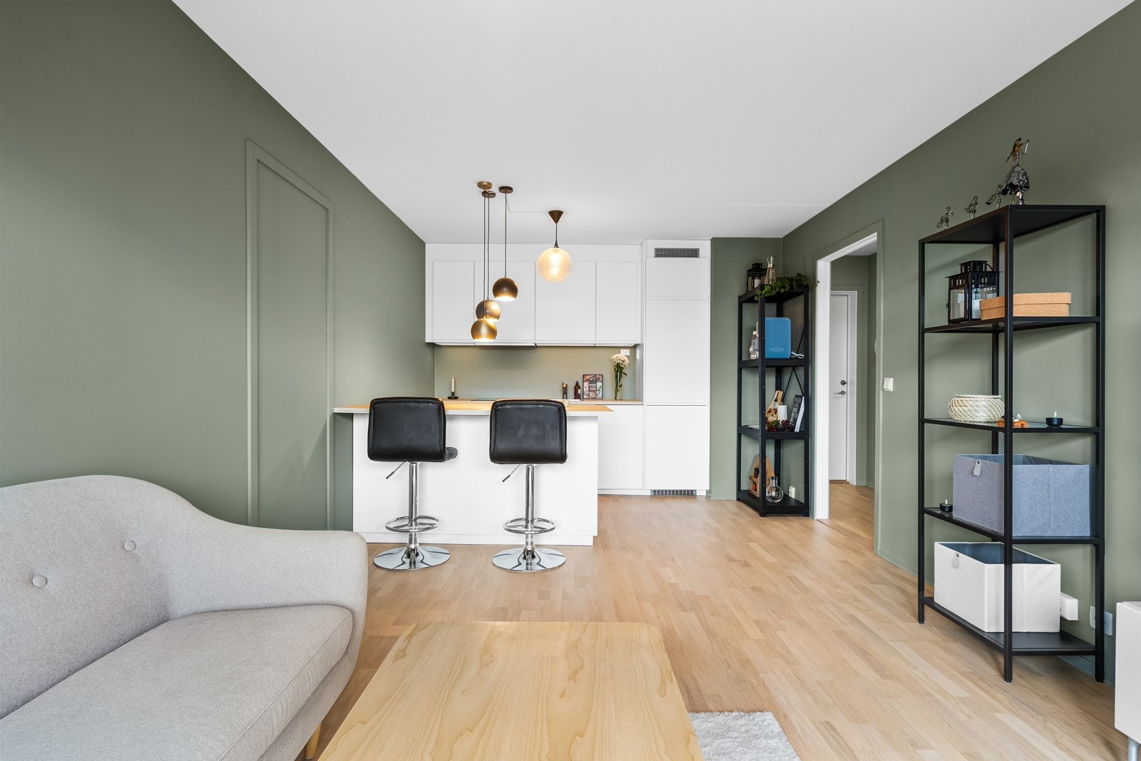 Stuevinduene er utstyrt med Luxaflex solskjerming fra 2018. Galleribilde