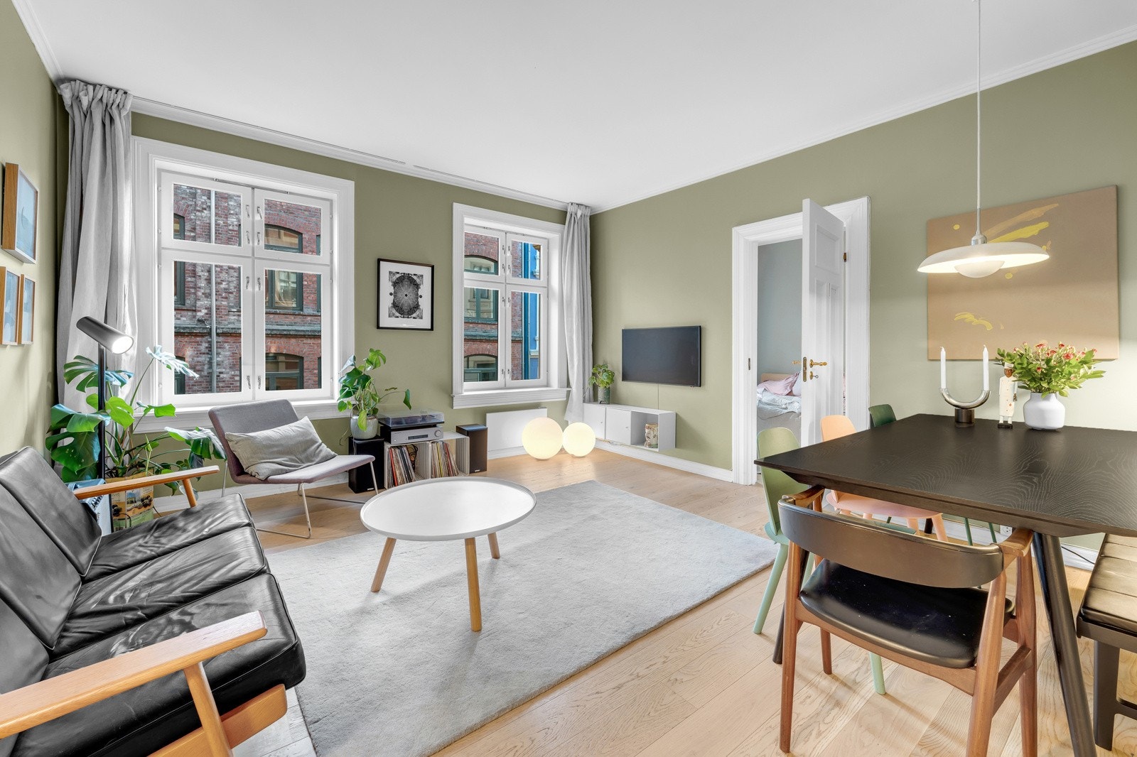 Lekker og arealeffektiv 2-roms leilighet beliggende i byggets 2. etasje. Galleribilde