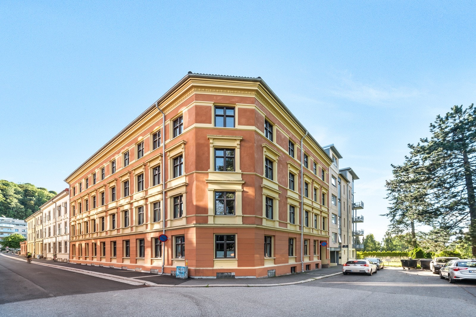 Et flott sted å bo for deg som ønsker en rolig tilværelse i nærheten av grønne friarealer, men samtidig kort vei til by-livet i Oslo sentrum. Galleribilde