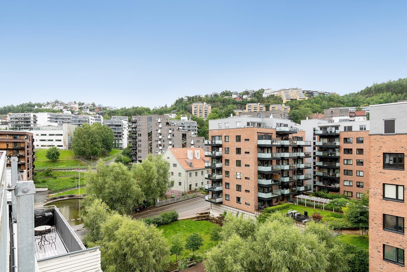 Dette er absolutt en gylden mulighet for deg som vil bo sentralt i et populært og nyetablert boligstrøk. Galleribilde