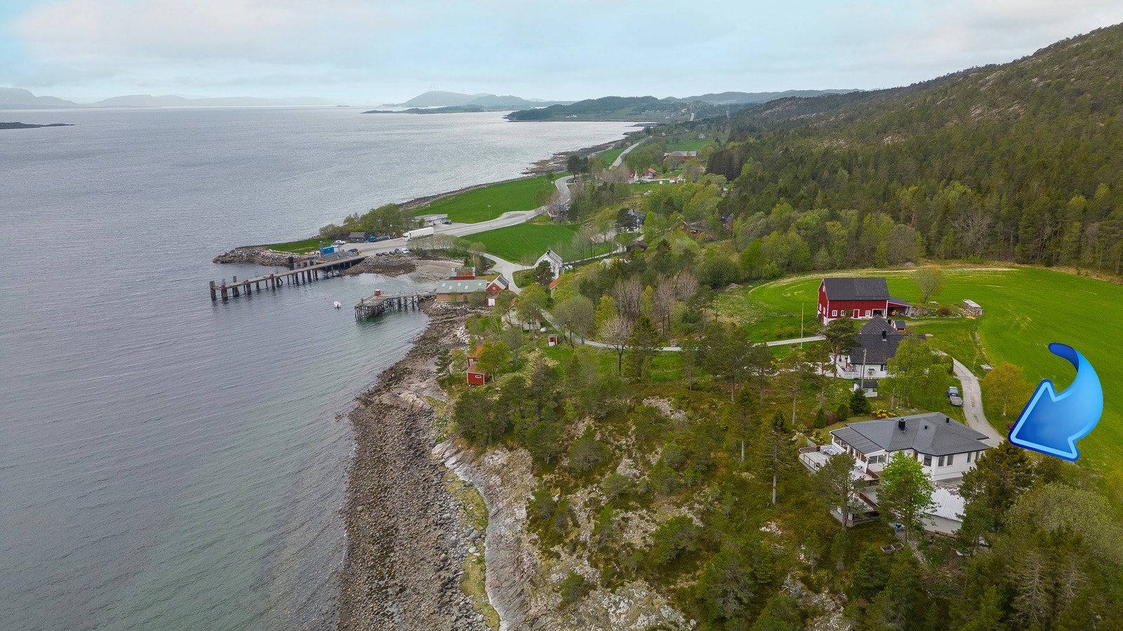 Ca 5 mil avstand til Namsos, 3 mil til Rørvik og 1,5 mil til Kolvereid Galleribilde