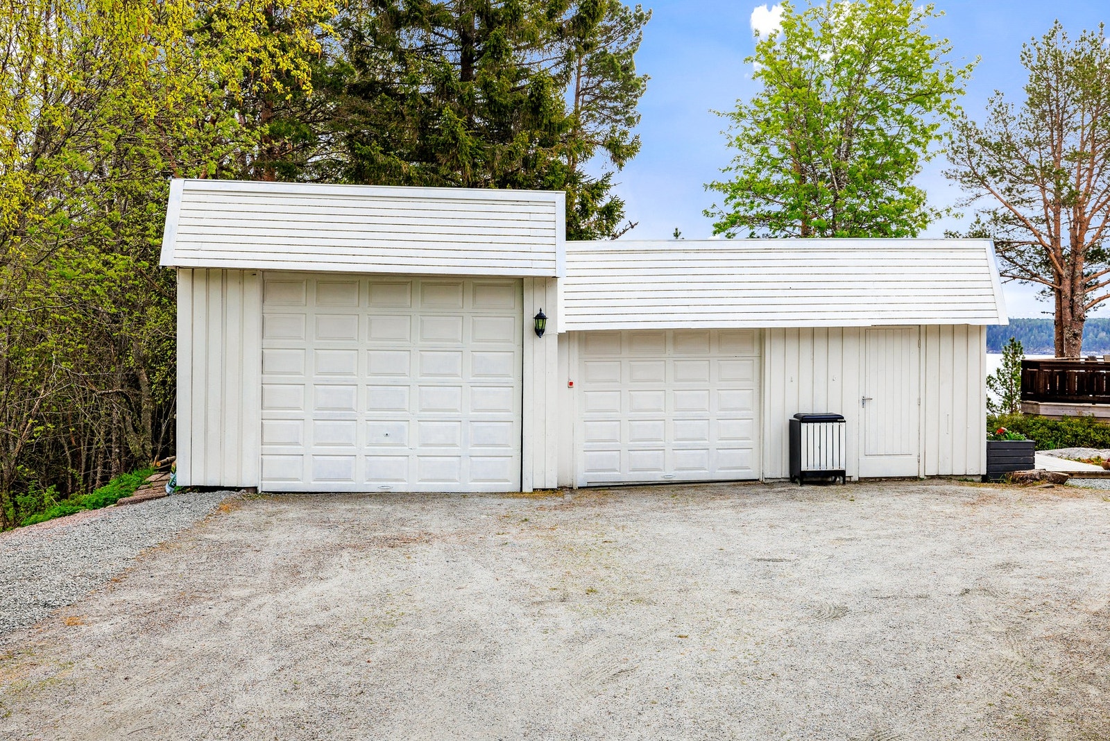 Gode parkeringsmuligheter både i garasje og på egen selveiet tomt Galleribilde