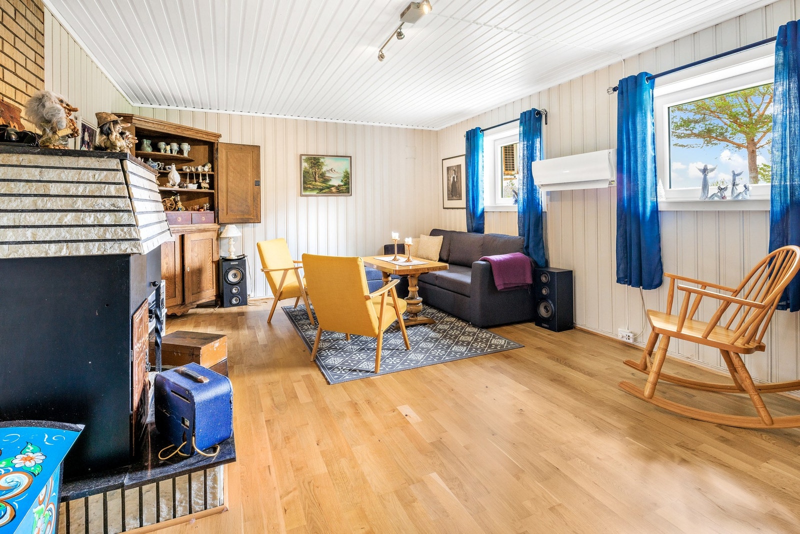 Kjelleren består av gang, kjellerstue, soverom, trimrom, bad og bod Galleribilde