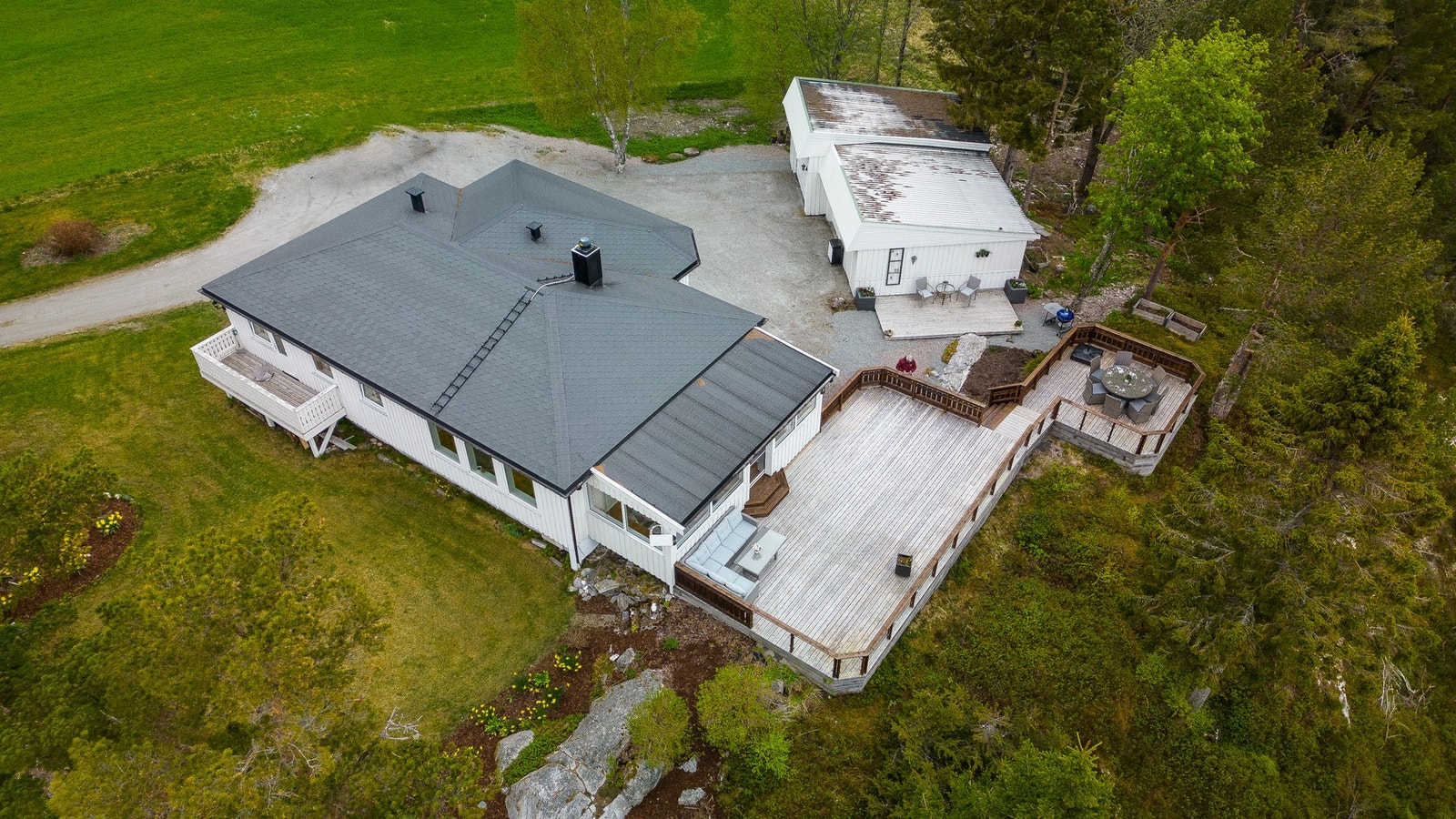 Dronebilde over eiendommen Galleribilde