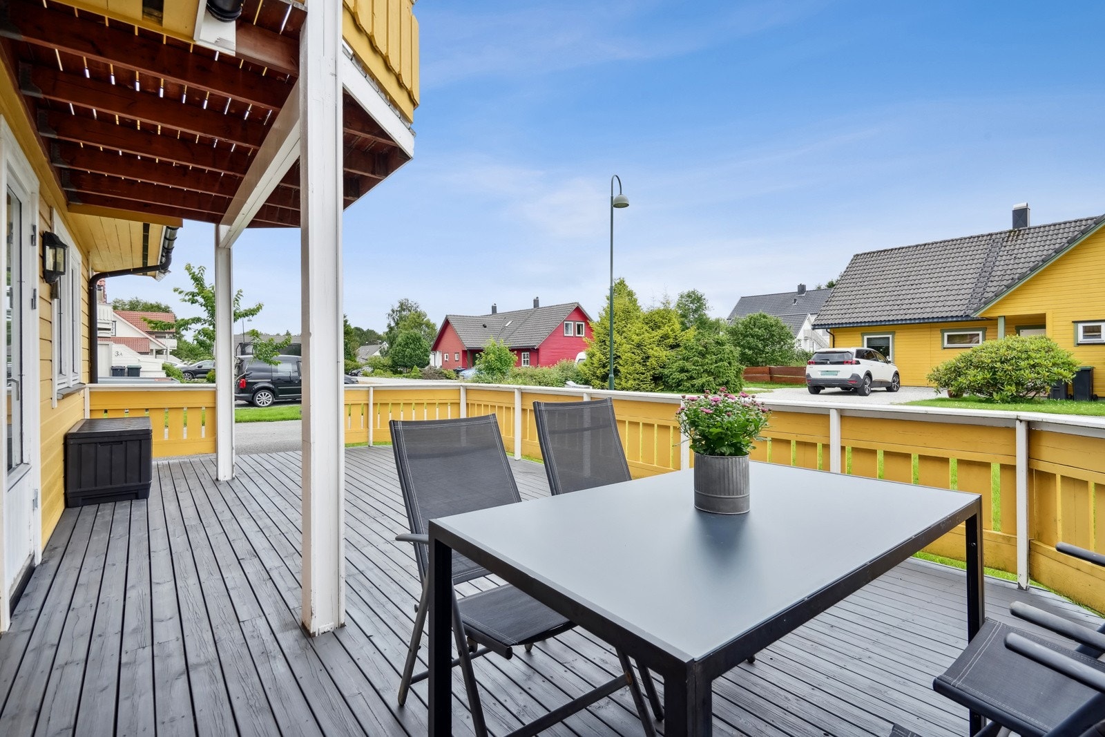 Med et areal på omtrent 31 kvm. har du god plass til ønsket utemøblement. Galleribilde