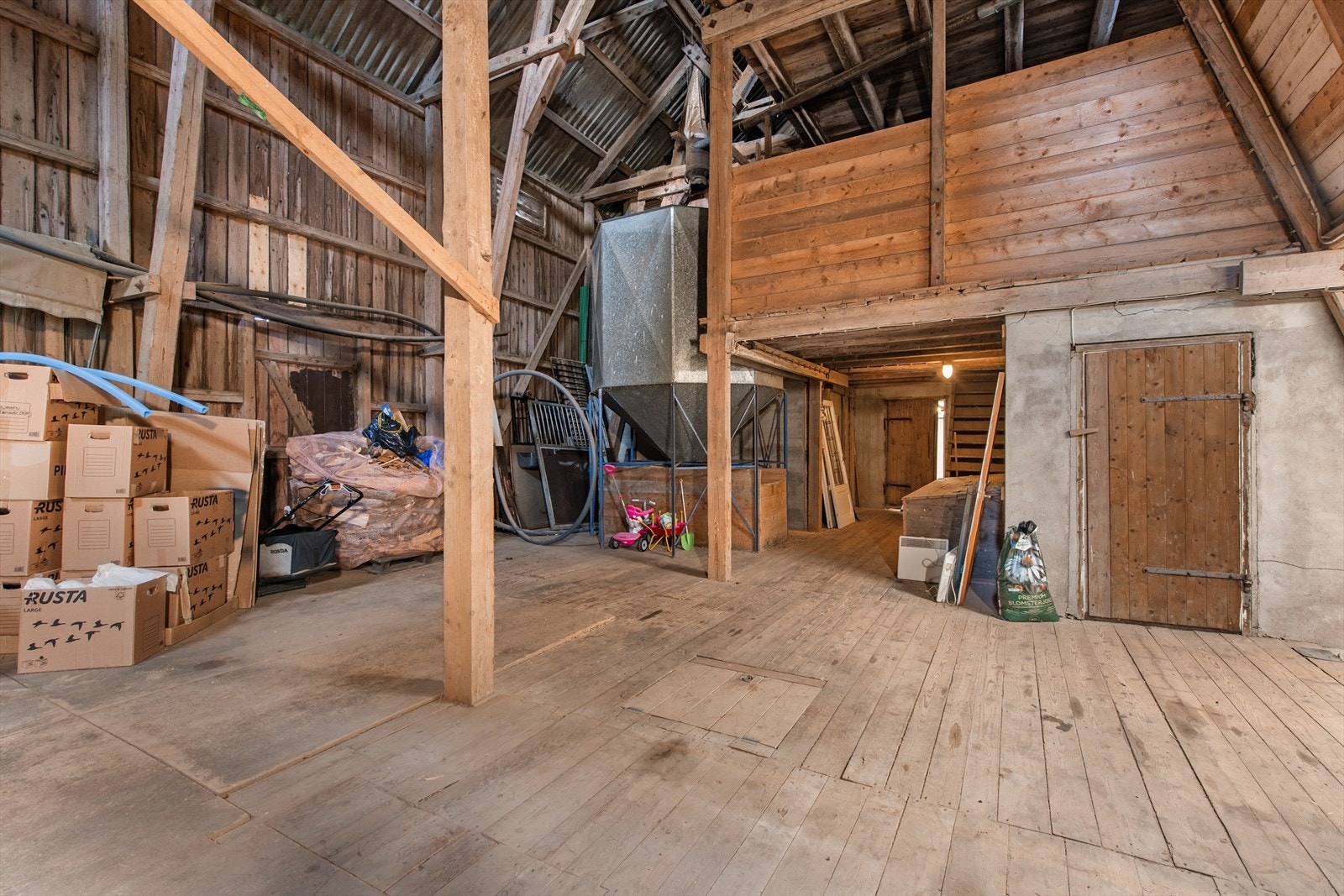 Igjen, det er masse plass her til alt du trenger og ikke trenger Galleribilde