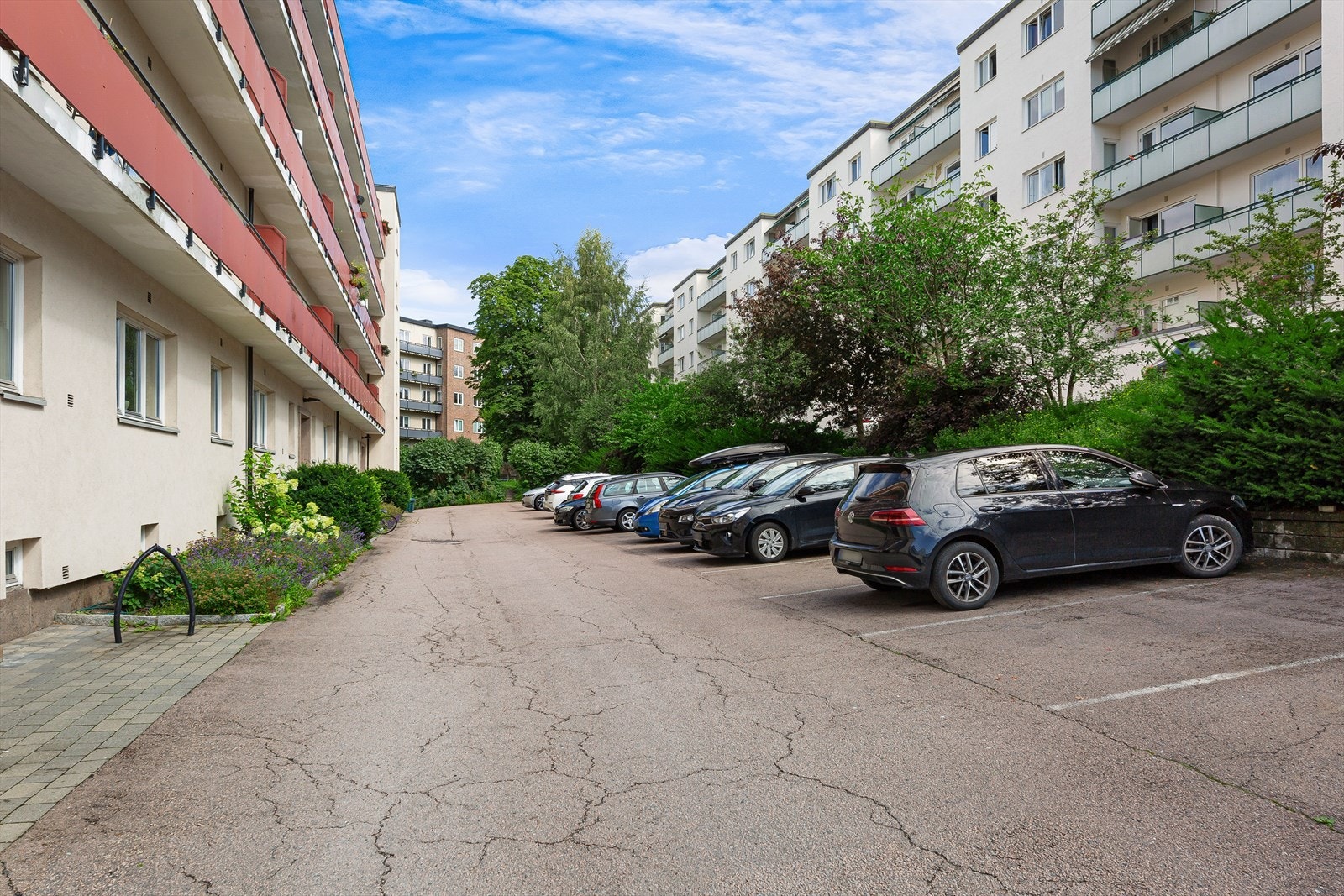 Sameiet har 30 parkeringsplasser til utleie. Galleribilde