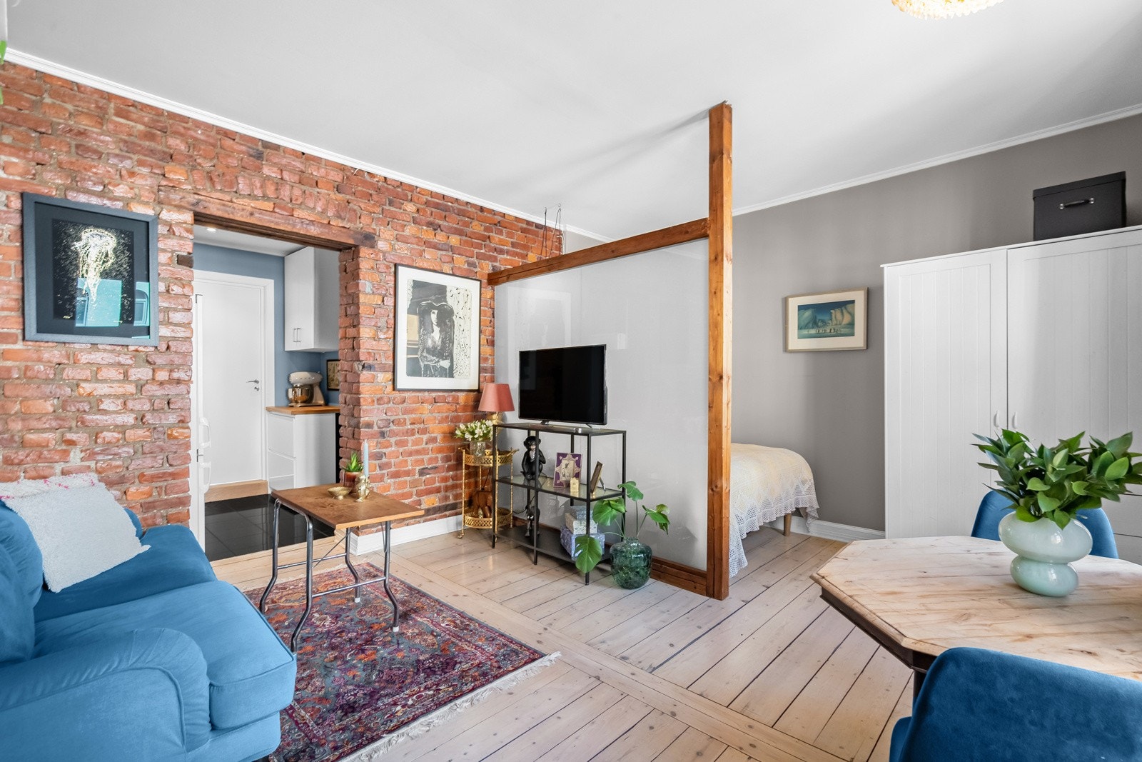 Velkommen til Åkebergveien 42B, presentert av Schala & Partners ved Henrik Jensen, tlf. 996 92 427. Galleribilde