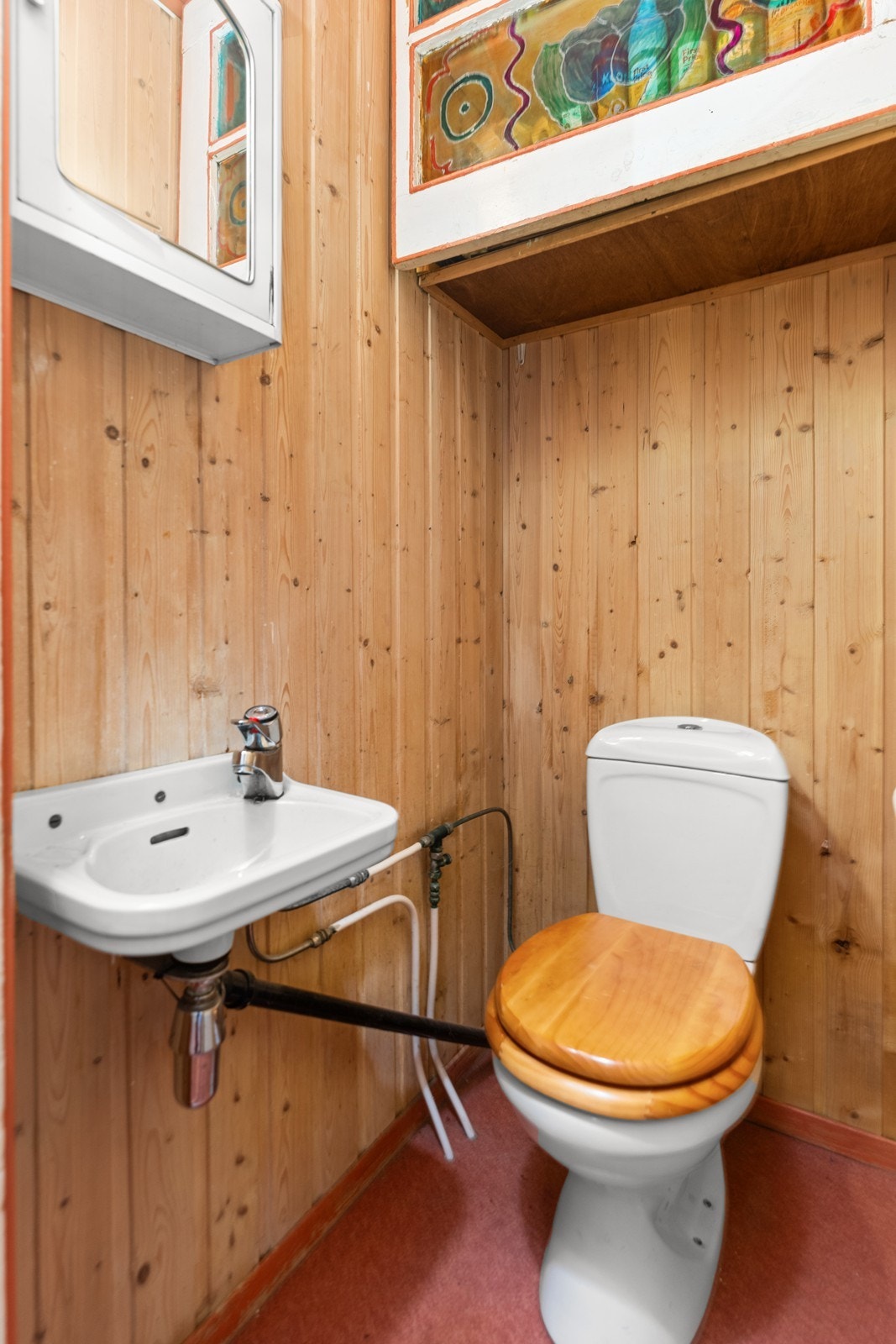 Toalettrom i entreen. Galleribilde