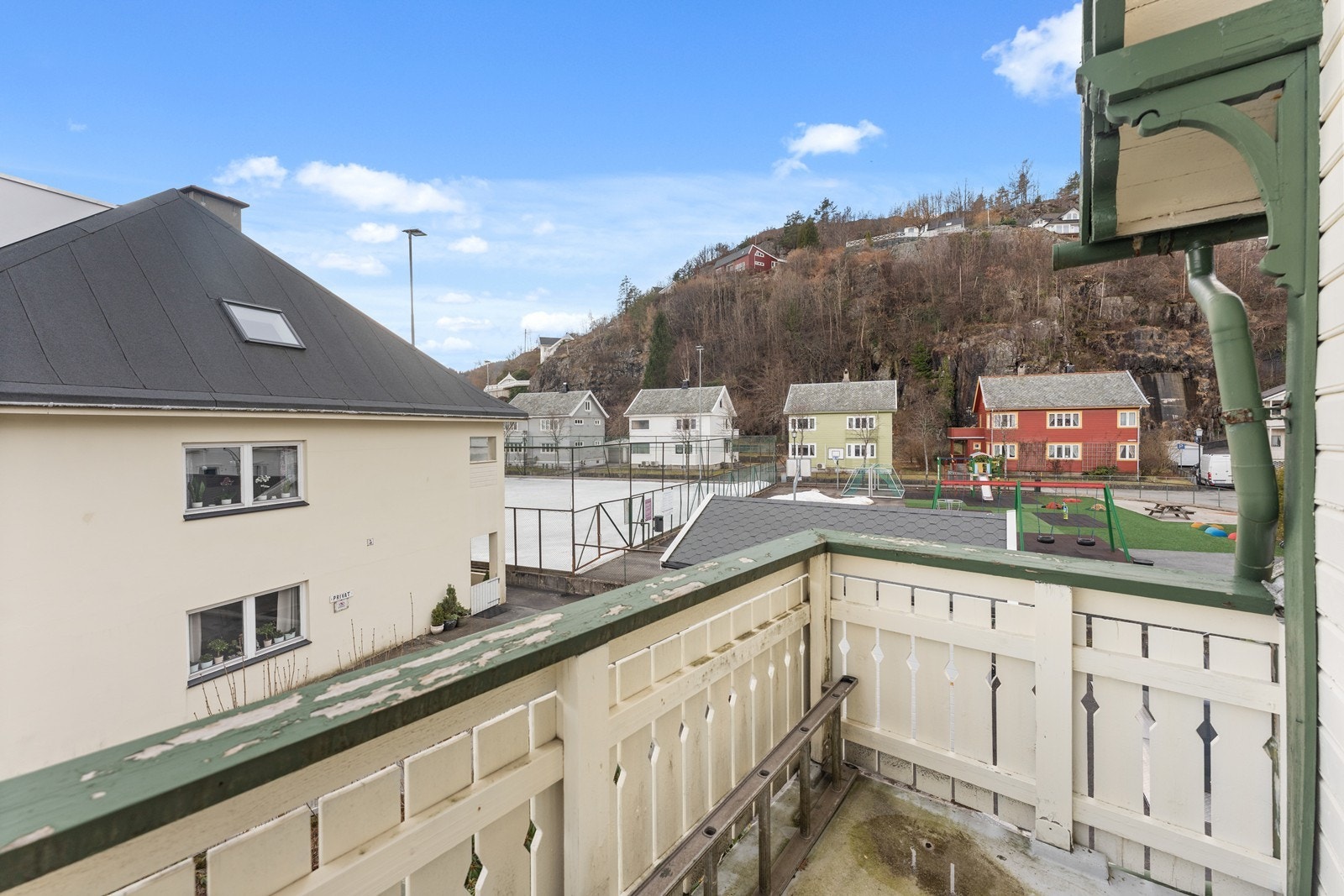 Utgang til balkong fra hobbyrom/ loftstue. Galleribilde