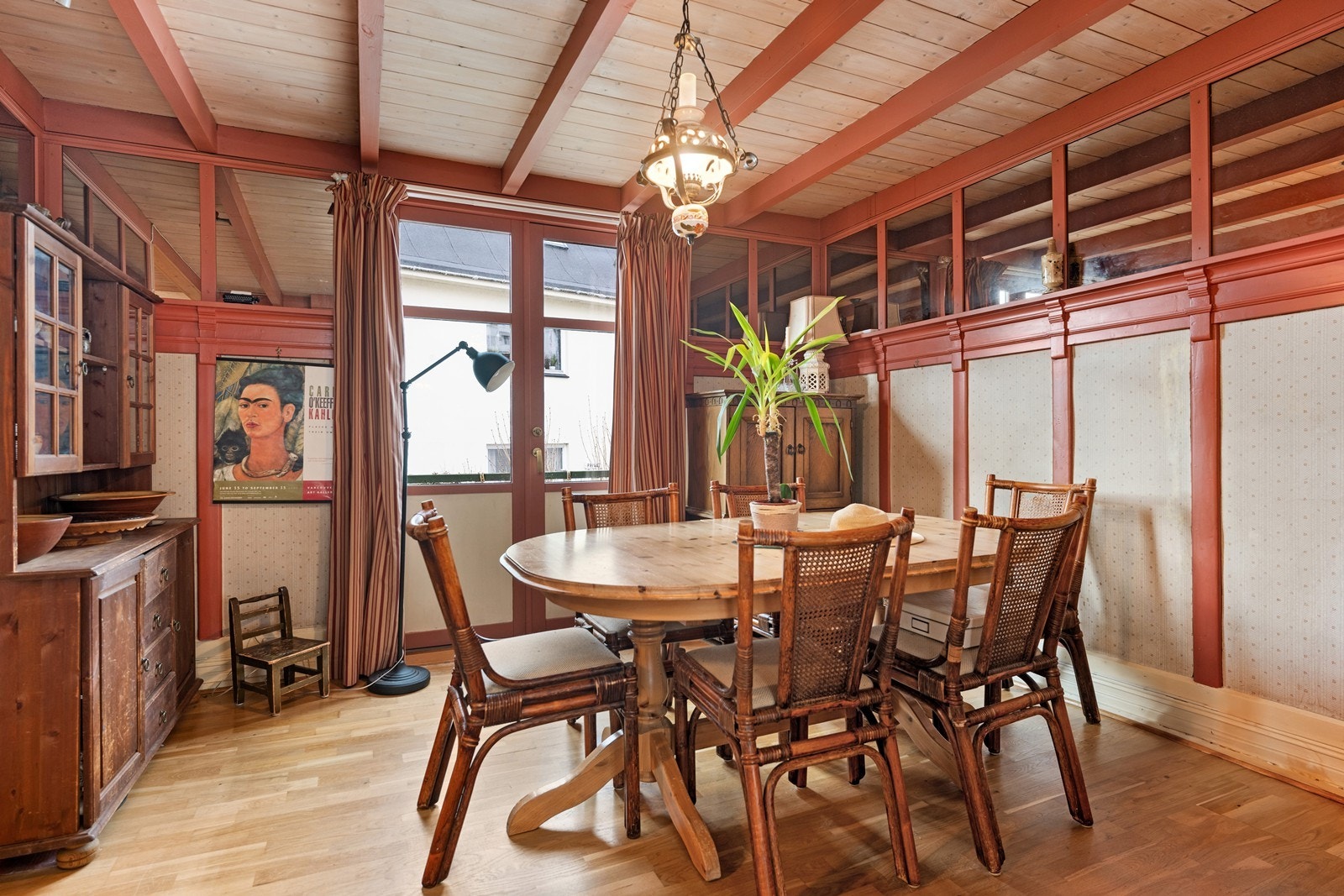 Spisestue med flotte detaljer. Galleribilde