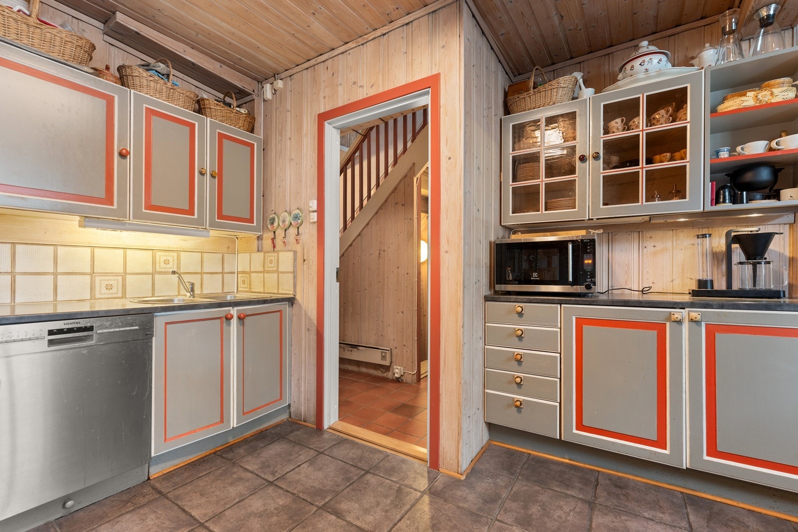 Kjøkkenet er tilpasset boligens stil. Galleribilde