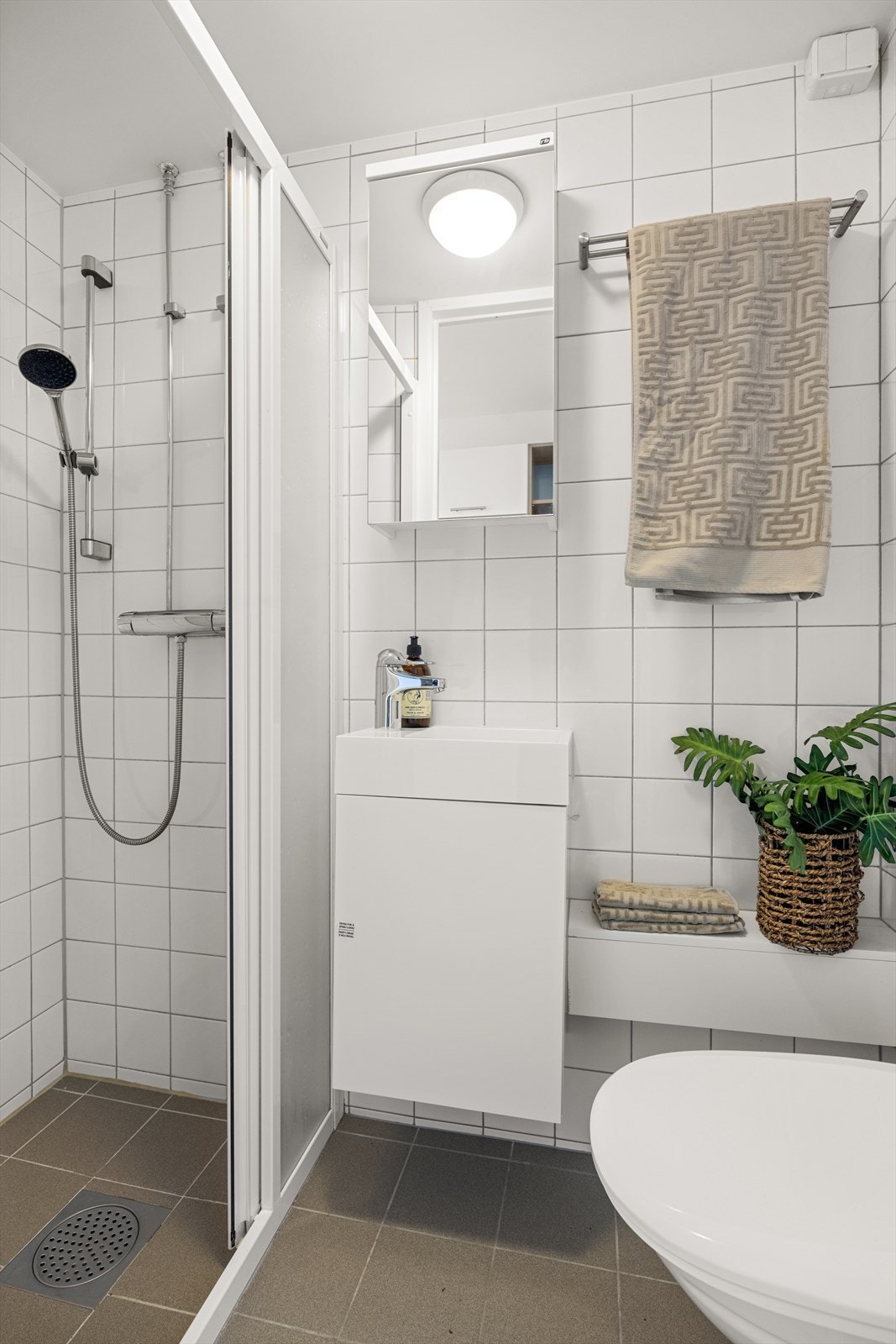 Flislagt baderom med varmekabler. Galleribilde