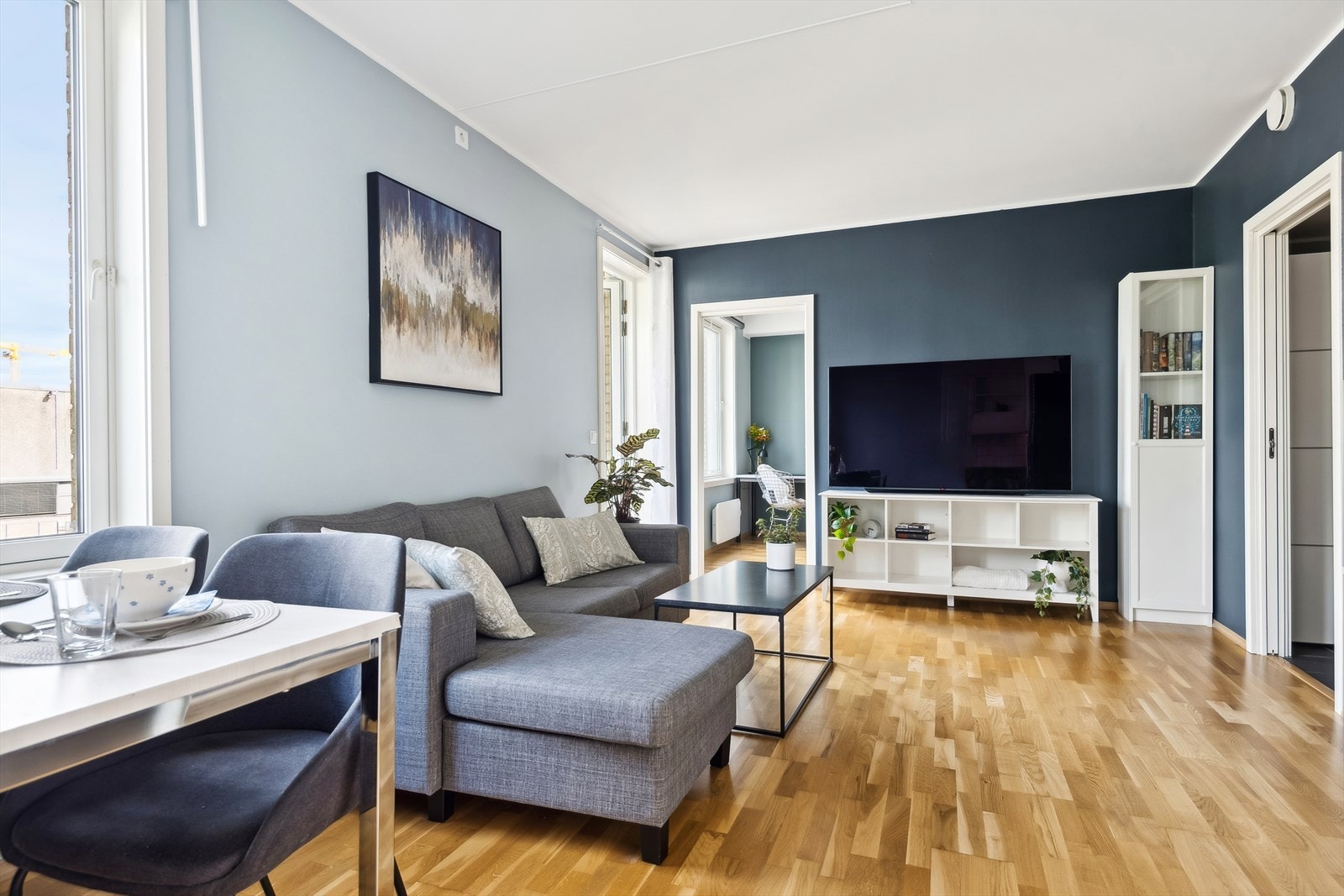 Lekker 2- roms i 2-etasje fra 2007 i Mustadhagen | Sentrumsnær | Heis |Innglasset balkong | Garasjeplass| IN-ordning Galleribilde