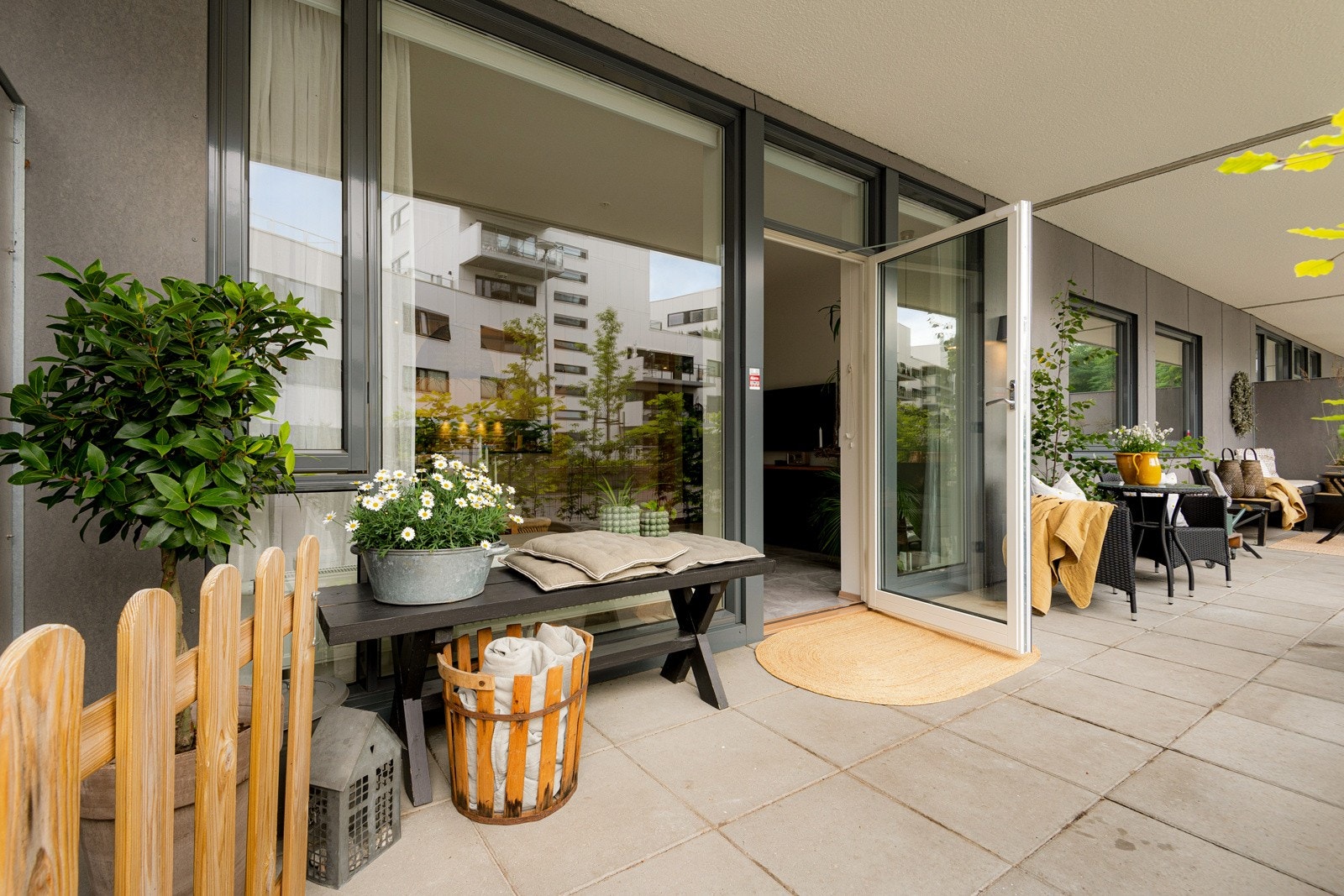 Videre er uteplassen utstyrt med utebelysning og stikkontakt. Galleribilde