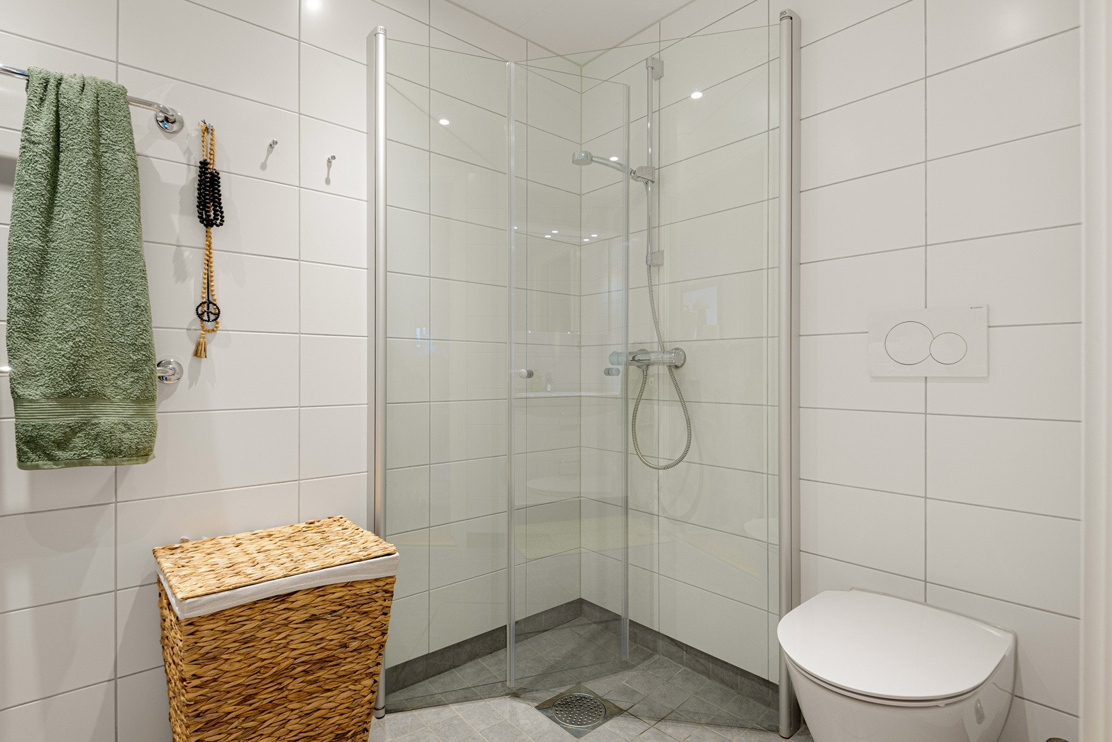 Videre er det behagelige varmekabler i gulv. Galleribilde