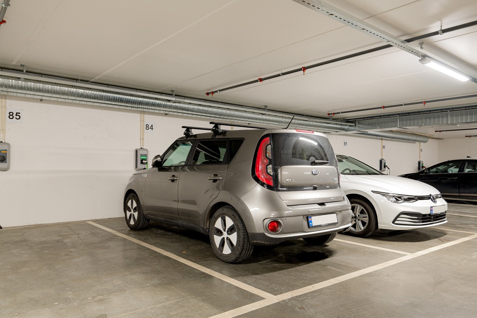 Det medfølger en parkeringsplass i felles garasjeanlegg. Galleribilde